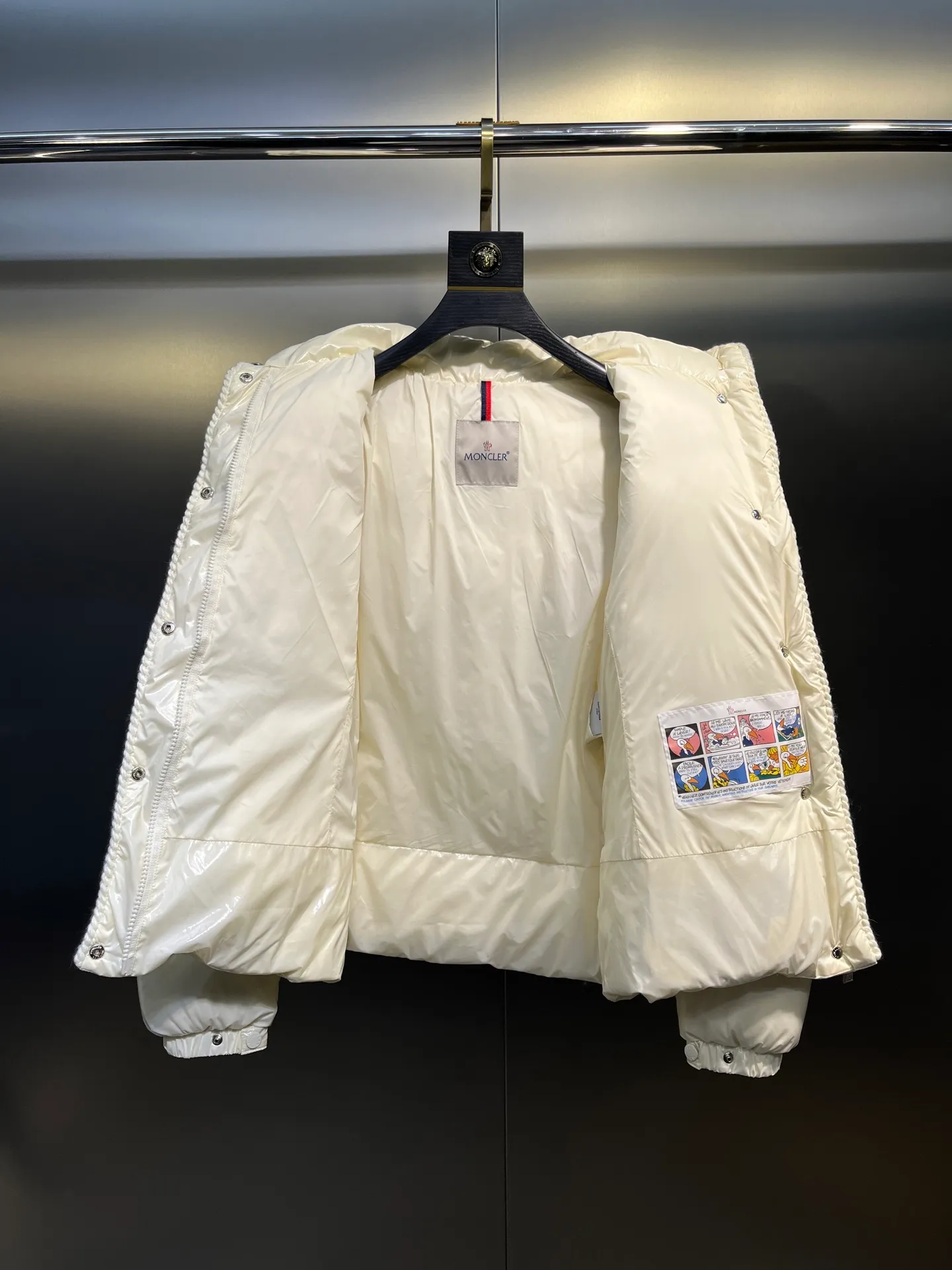 P860 Moncler🌟25 new oil wax leather waist style GLAREIN hooded long-sleeved down jacket for women. Oil wax leather coated new fabric, slim design style, warm and slimming, 90% duck down filling, molded custom hardware. Color: red, white, blue, black Code number: 1234