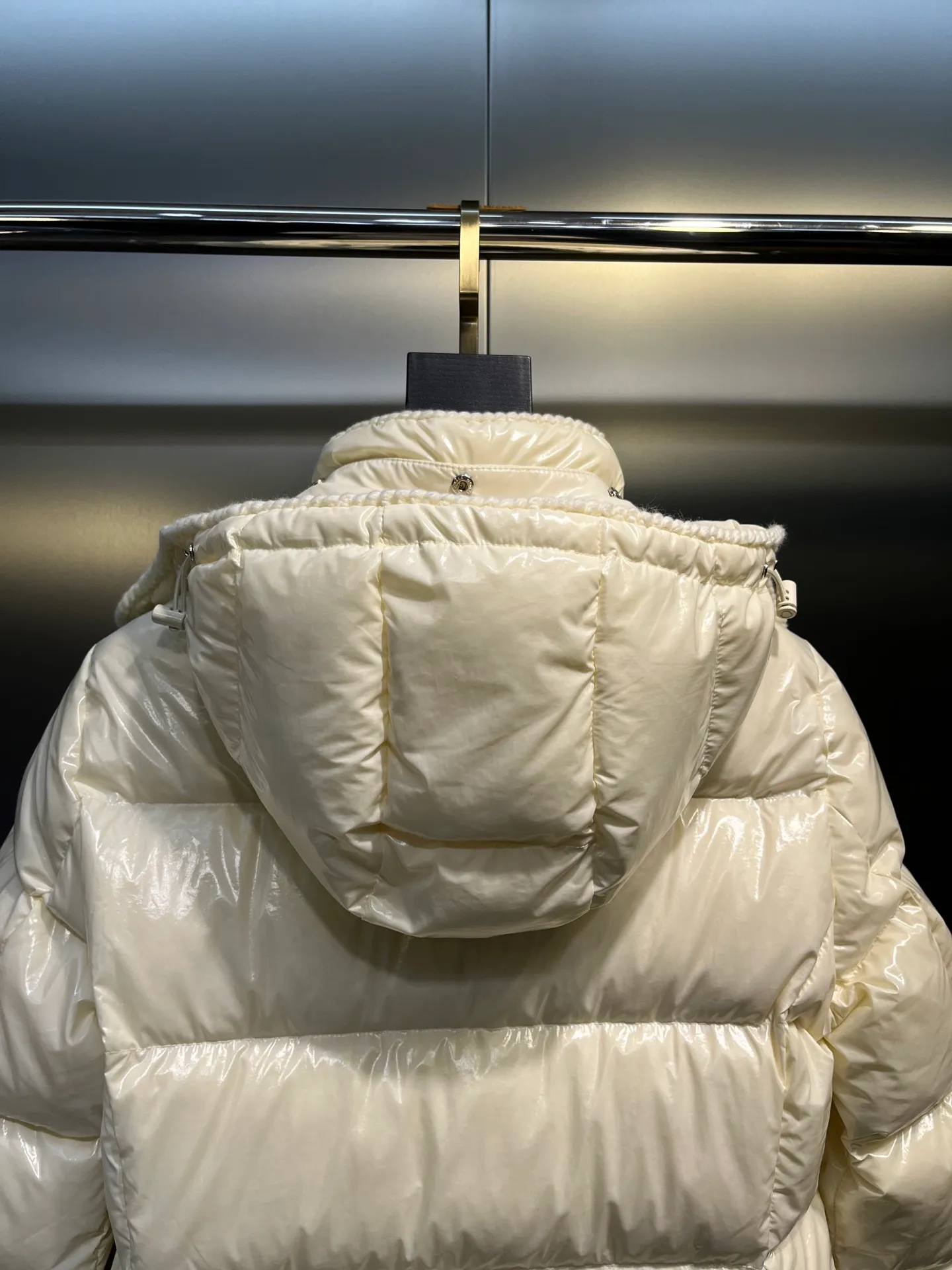 P860 Moncler🌟25 new oil wax leather waist style GLAREIN hooded long-sleeved down jacket for women. Oil wax leather coated new fabric, slim design style, warm and slimming, 90% duck down filling, molded custom hardware. Color: red, white, blue, black Code number: 1234