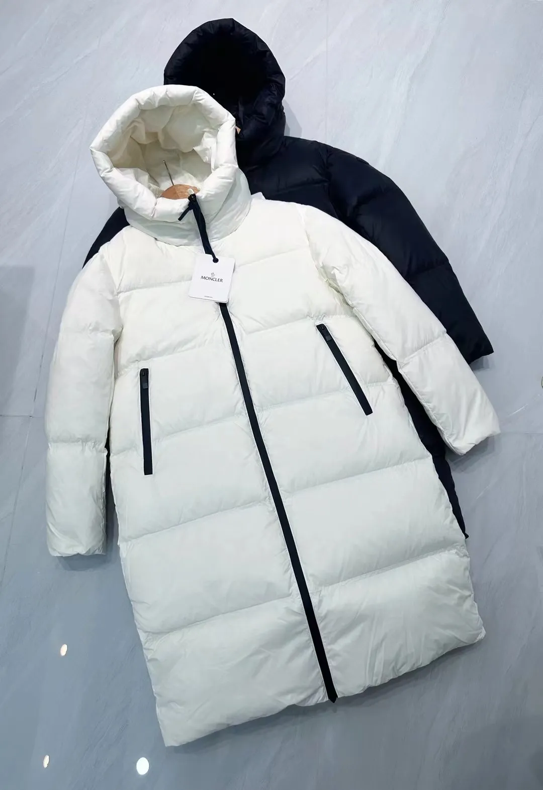 P1300 Moncler 25 New Men and Women Same Style Couple Black Label Series Down Jacket Color: Black White Size: 1234