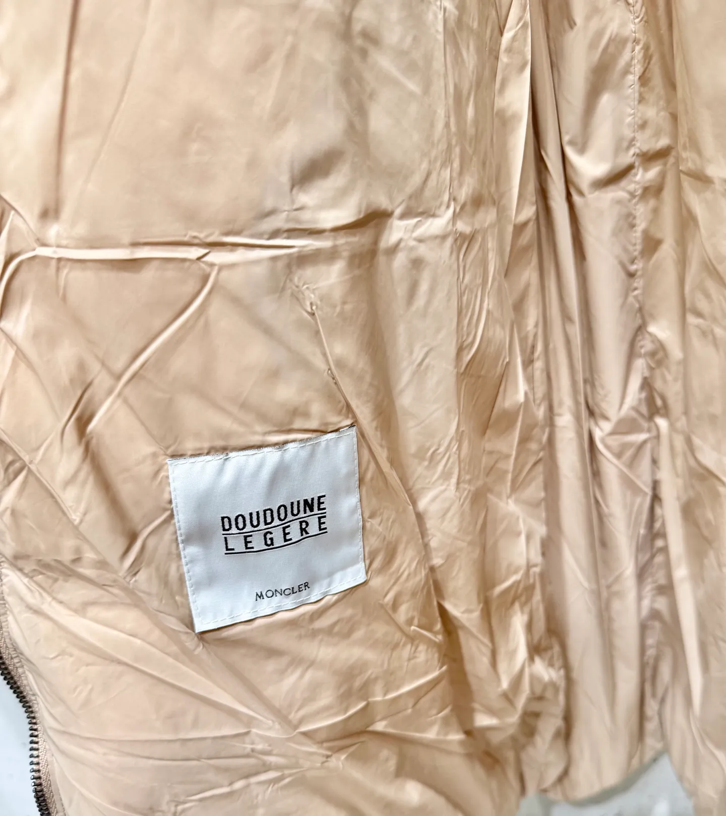 P1160 Moncler Boedic Long Women's Long Top Boedic long down combines exquisite materials and attention to details. Its timeless and elegant fashion design can provide you with a warm and caring wearing experience. The Boedic long down style features a waist-cinching belt to accentuate the feminine silhouette for a stylish winter look. Comfortable hood with rich fleece trim that can be easily removed to suit your mood and weather conditions Size : 1-4