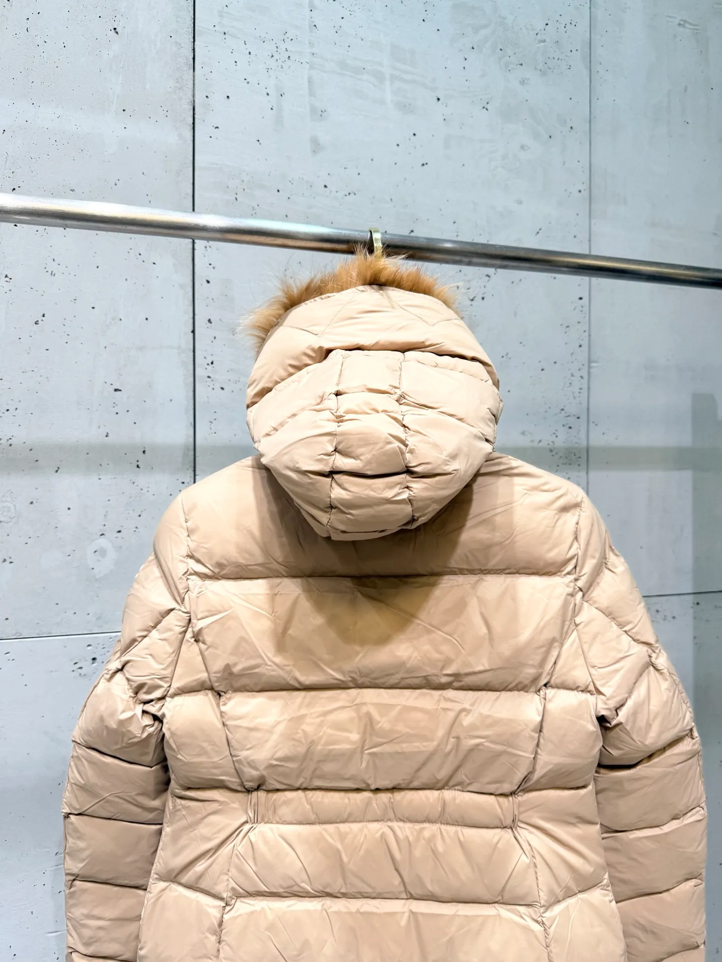 P1160 Moncler Boedic Long Women's Long Top Boedic long down combines exquisite materials and attention to details. Its timeless and elegant fashion design can provide you with a warm and caring wearing experience. The Boedic long down style features a waist-cinching belt to accentuate the feminine silhouette for a stylish winter look. Comfortable hood with rich fleece trim that can be easily removed to suit your mood and weather conditions Size : 1-4