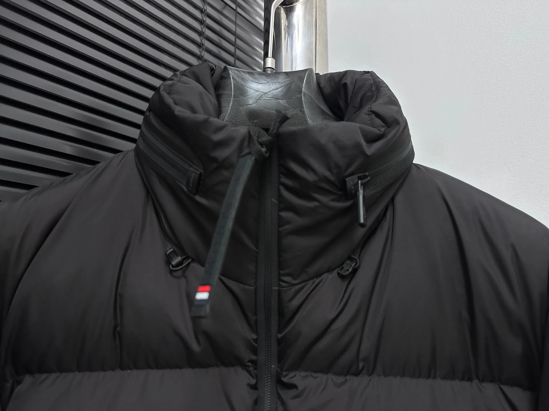 P1000 [moncler] Mengkou 2025 Autumn and Winter New Style🆕 Down Jacket Original custom-made hardware accessories are all imported and original customization Welcome to compare Absolutely high quality Super soft Filled with fluffy and full feathers Super heavy-duty Fabric with excellent workmanship👍Perfect version Note⚠The fabric is super comfortable Exclusive model Non-market goods Same style for men and women Size: 1 2 3 4 5