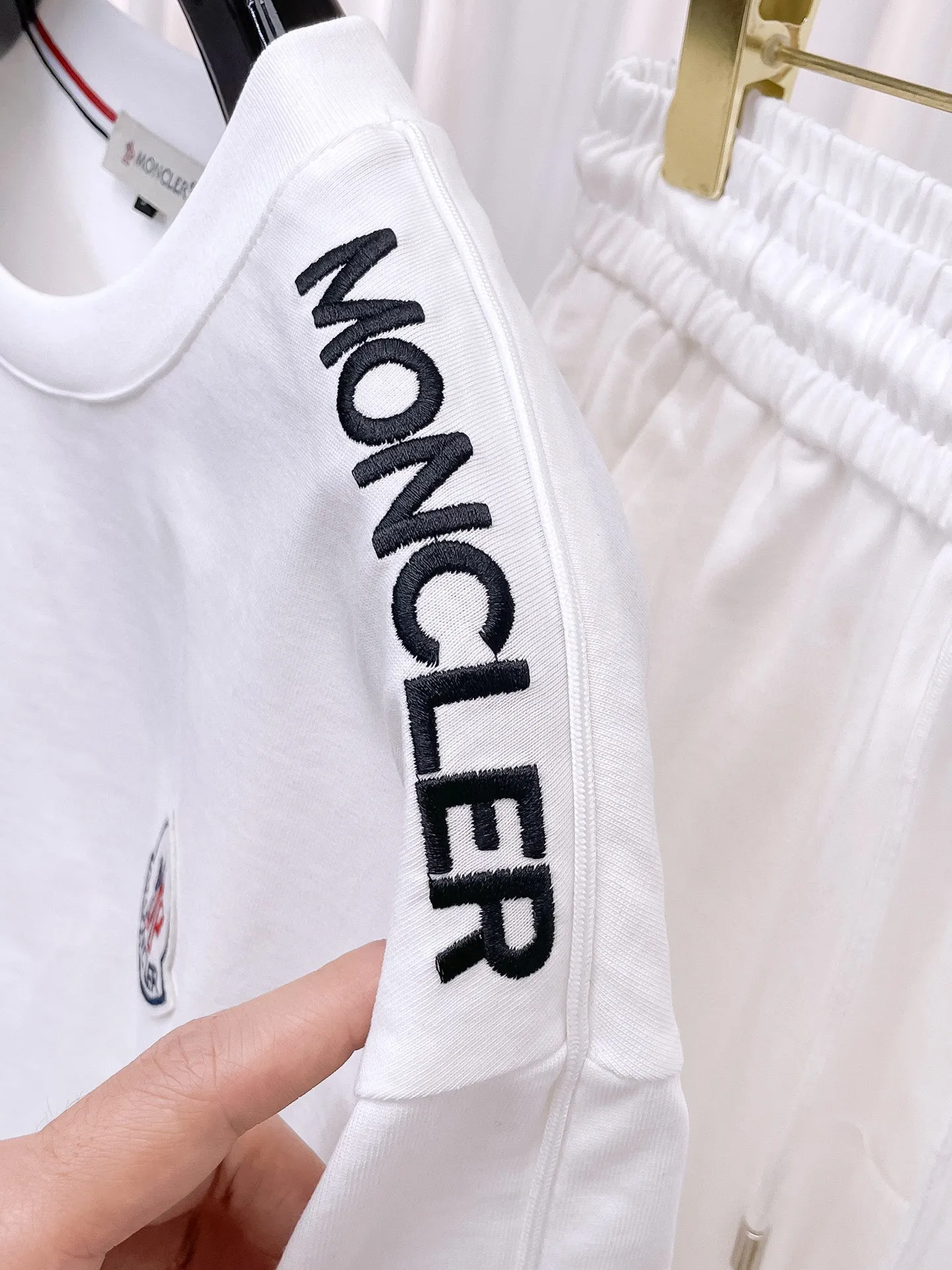 P560 Brand [MONCLER Mouth Covered] 2025 round neck short-sleeved shorts suit. The pure cotton fabric upper body will not be stuffy, the smooth and comfortable skin-friendly effect is more breathable, the fabric has its own texture, classic logo technology, a new interpretation from a unique angle, the first choice for fashion and versatility! Size: M-3XL (maximum wear: 190 pounds)