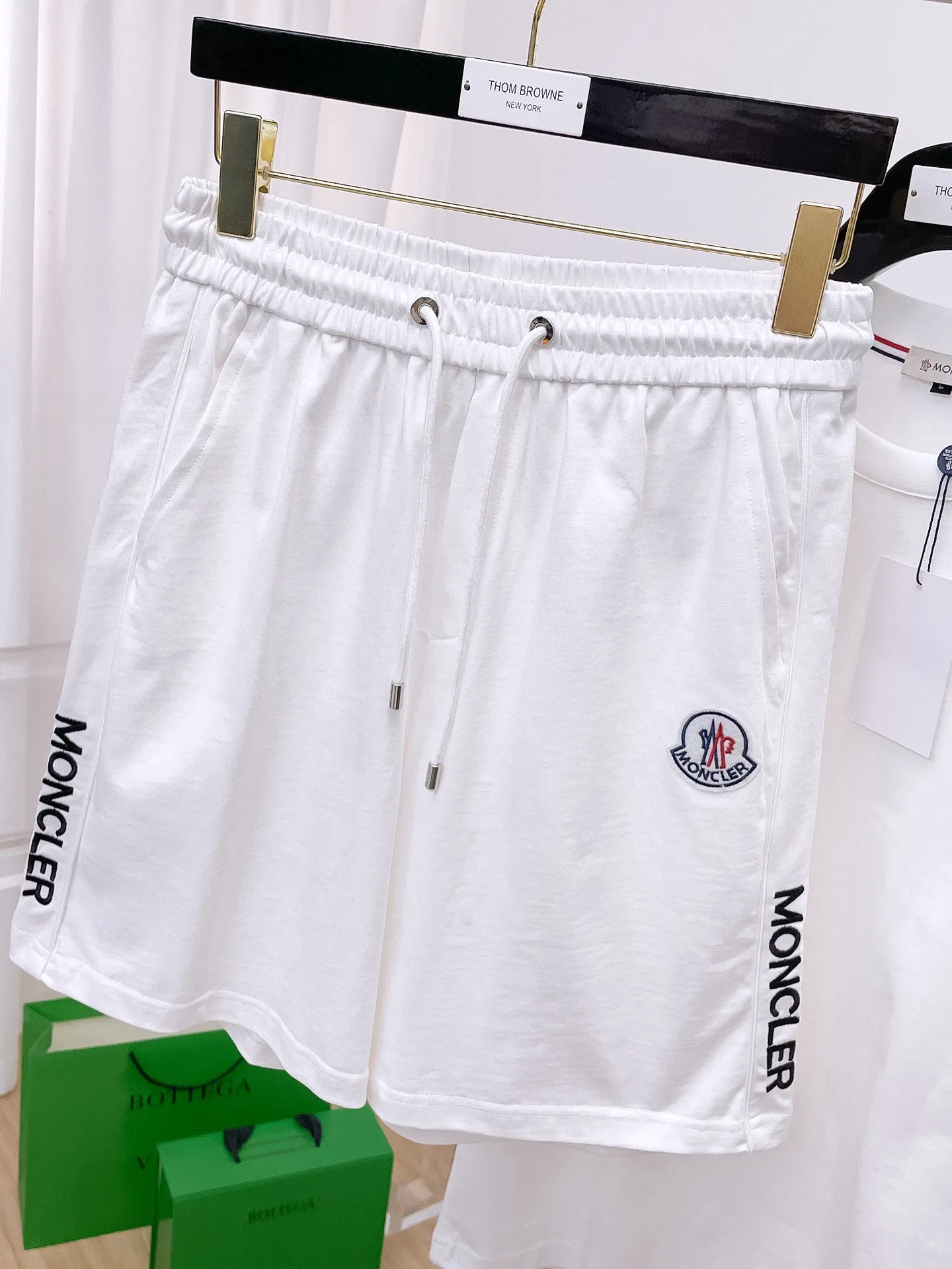 P560 Brand [MONCLER Mouth Covered] 2025 round neck short-sleeved shorts suit. The pure cotton fabric upper body will not be stuffy, the smooth and comfortable skin-friendly effect is more breathable, the fabric has its own texture, classic logo technology, a new interpretation from a unique angle, the first choice for fashion and versatility! Size: M-3XL (maximum wear: 190 pounds)