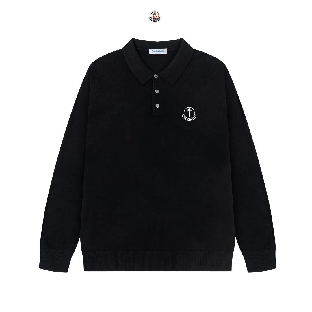 P240 Moncler's latest casual Polo lapel wool sweater.  The texture is delicate, soft and comfortable, skin-friendly and warm, not easy to deform, simple and high-end style, and the logo on the chest is very exquisite and perfect! The upper body effect is very strong 👍 Color: black, gray Size: S-XL