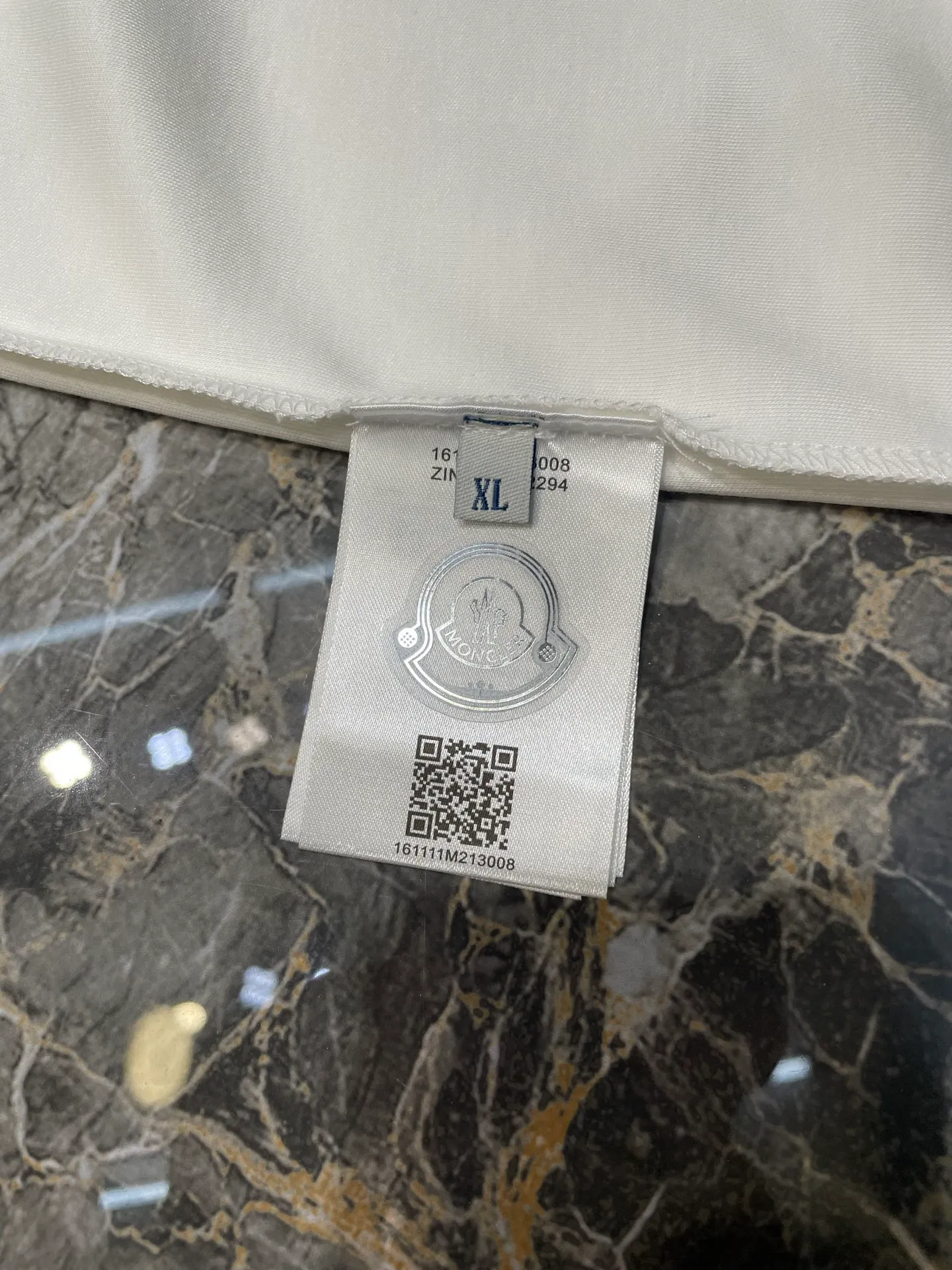 P320 Moncler 🌟 High-end series, 25ss new autumn and winter embroidered round neck bottoming long-sleeved T-shirt, with brand logo embroidery design on the front chest, classic felt embroidered logo on the left sleeve edge, and high-end thread design on the cuffs, creating a basic men's item and injecting new ideas into the men's wardrobe. Made of 100% long-staple cotton➕imported Lenzing Modal blended fabric. The fabric has a high-end texture, is soft and silky, has excellent elasticity, is anti-wrinkle and anti-yellowing, and will not be easily deformed after long-term wear. Size: s-xxxl