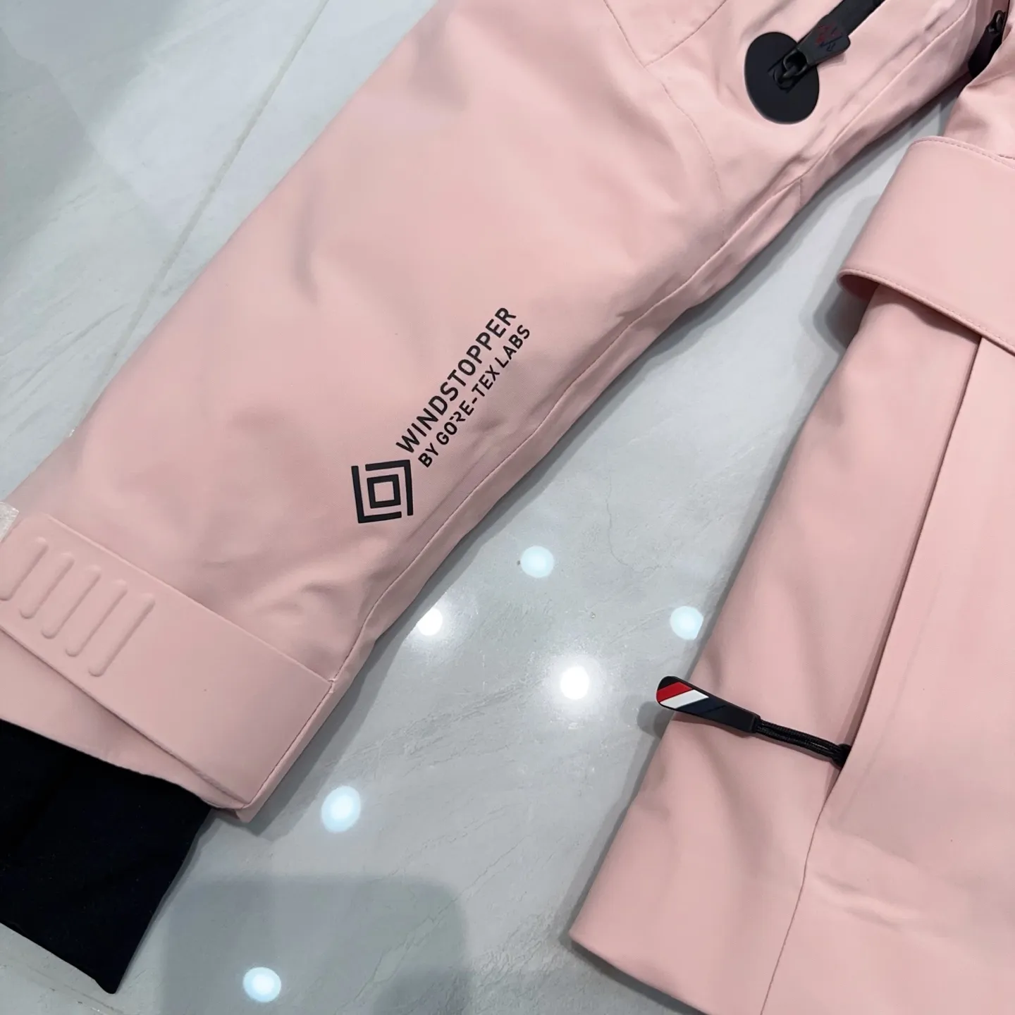 P1700 MONCLER VIZELLE 25 new JACKET women's ski series down jacket Color: black white pink Size: 012