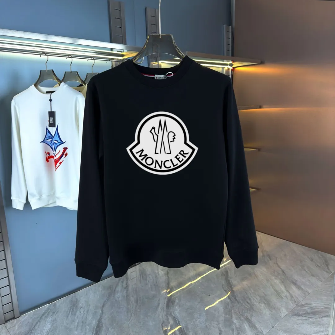 P210 High-version sweatshirt) [Long-term stock] 〖𝐌𝐎𝐍𝐂𝐋𝐄𝐑~Mask〗 Made of 440g heavy-weight fabric. It is different from the market currency. It can be matched with any variety and is properly handsome. 😎The whole dress is made of double waistcoats. The double waistcoats make the whole dress more three-dimensional. Not ordinary factories can do such fine work. 2025 Spring runway version of the T stage, on sale at the counter, round neck terry sweatshirt, high-end double-strand pure cotton, custom-made stretch ribs, dyed in the same vat, complete with three standards, matched with exquisite embroidered LOGO on the chest, simple and advanced, same style for men and women. Color: black, apricot, white, size: S M L XL 2XL