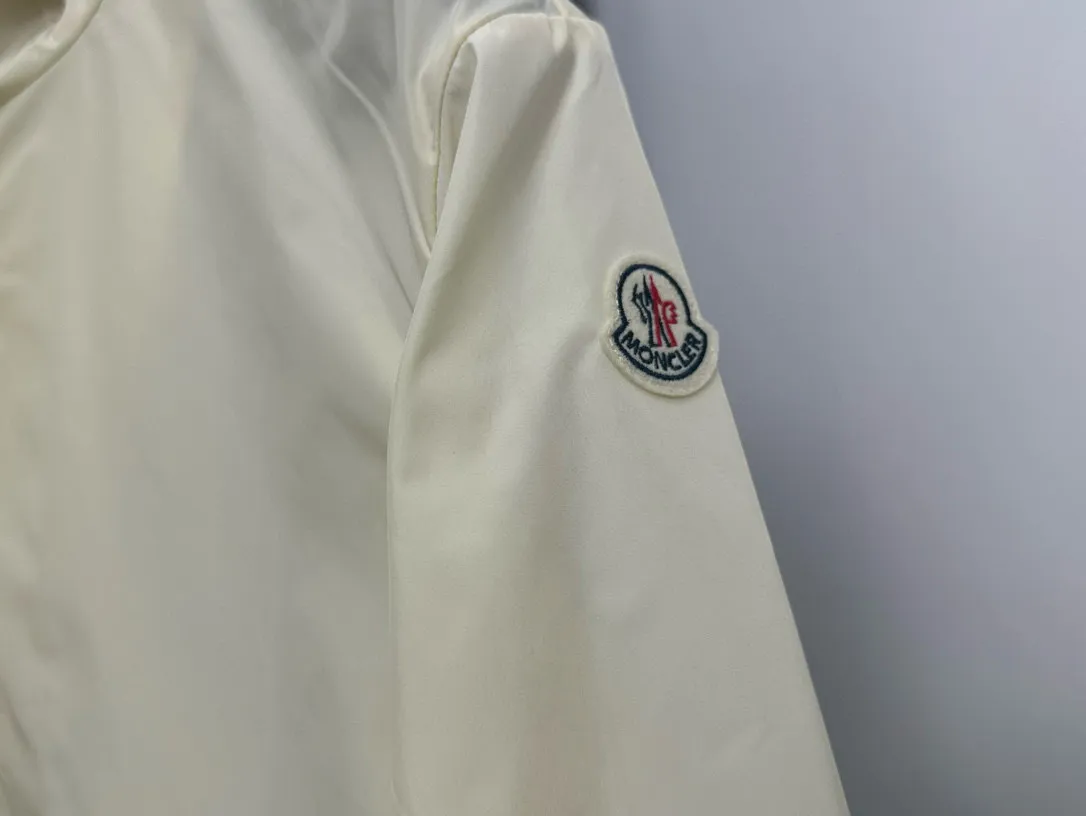 P480 [Moncler] Hooded Sun Protection Jacket for Women with Mouth Cover, Short Jacket, Sun Protection Jacket. Super breathable, perfect for sun protection in summer! This year’s hot workwear element, the mid-length version is also great at covering your flesh! The original hardware mold opening cannot be said to be similar, it can only be said to be exactly the same. Color: Black Milky White Pink Size: 0 1 2