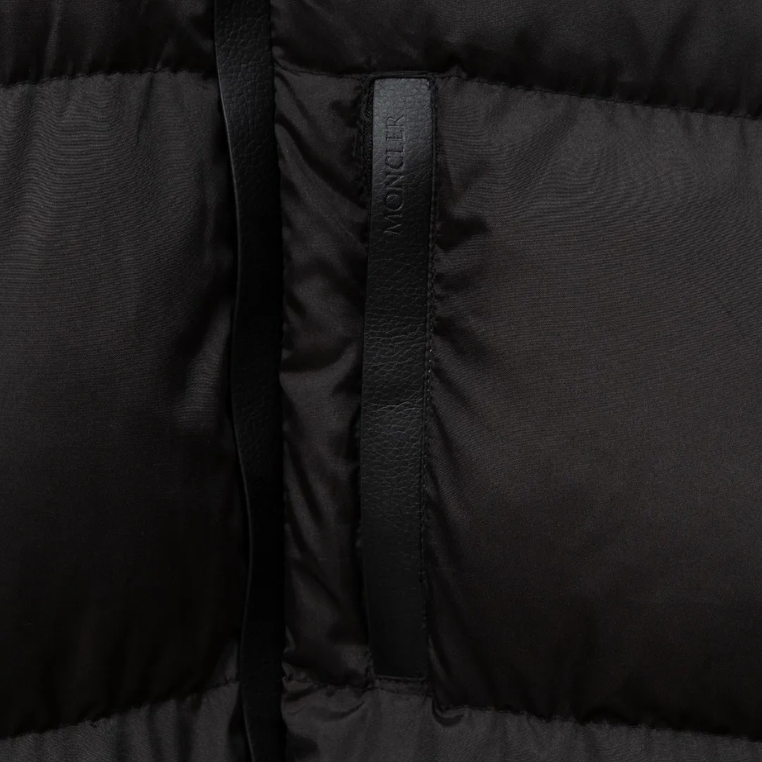 P900 top version (different currencies) Style: Moncler Besbre series solid color zipper stand collar long-sleeved down jacket (all made of national standard 90 goose down, sizes are all authentic digital sizes) Color: picture color Size: 1-2-3-4-5 Fabric: 90 goose down Accessories: full set of customized accessories No gender distinction, same style for men and women