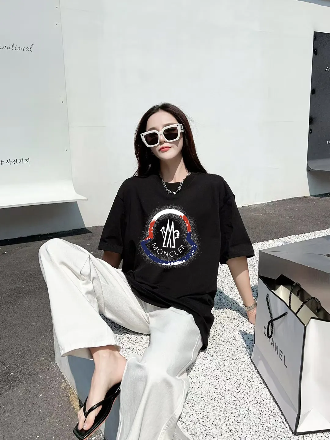 P140 [MONCLER] 2025FW short-sleeved T-shirt with badge + LOGO, high-end 26s double yarn 300g fabric, heavy fabric, custom stretcher rib, same cylinder and dye, complete three standards, same style for men and women, color: black, white, size: S M L XL 2XL