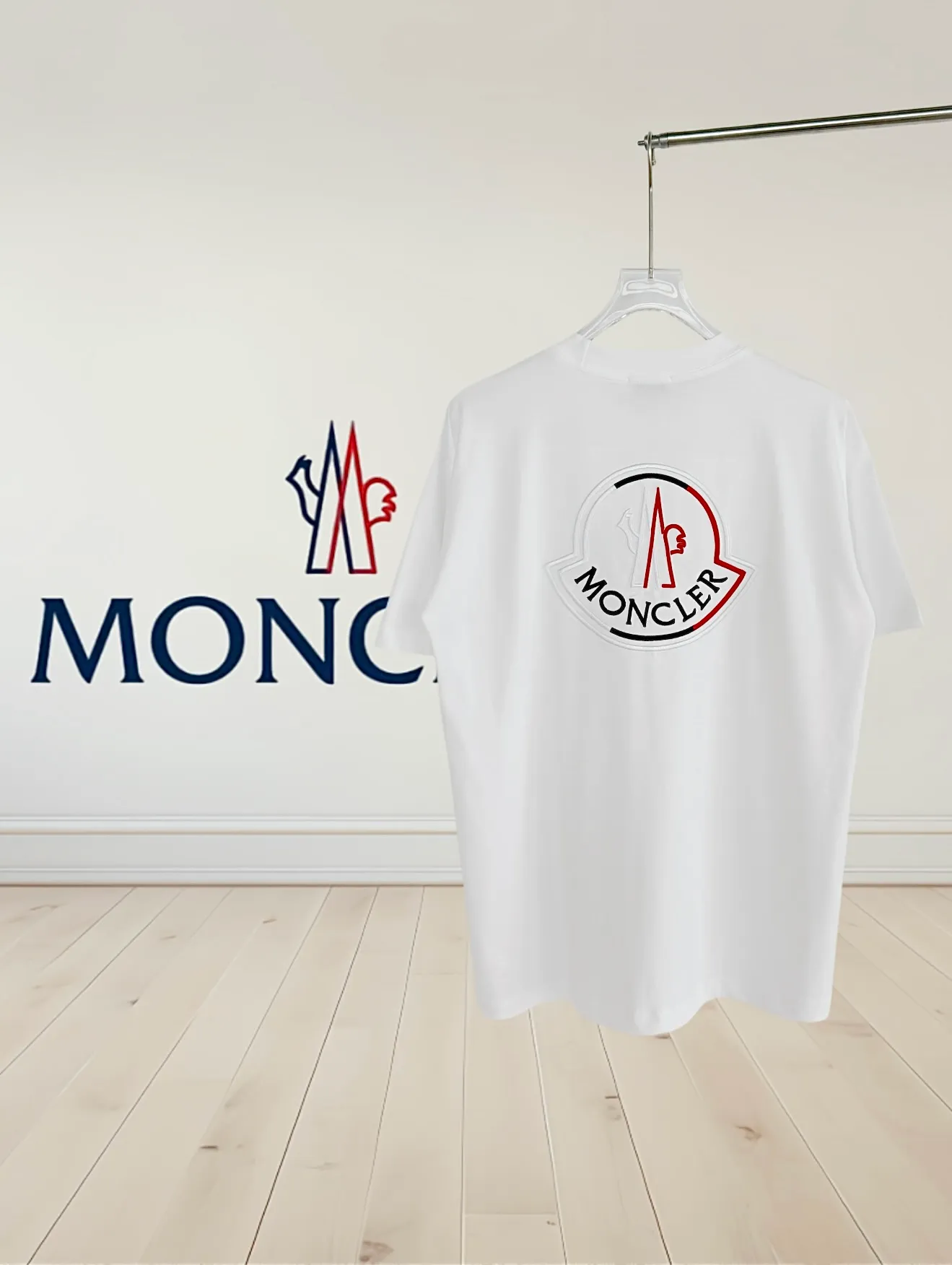 P160 [High Quality] Moncler ss25 spring and summer new model debuts the latest short-sleeved round neck T-shirt, high-end custom design, avant-garde and fashionable! The brand logo is embroidered on the front and back with heavy craftsmanship. High-end customized 32-count 280g fabric. Soft to the touch. Comfortable to wear. Exquisite stitching. Fine workmanship. The upper body effect is incomparably handsome! A must-have item for a stylish man! Color: black, white Size: S to xL