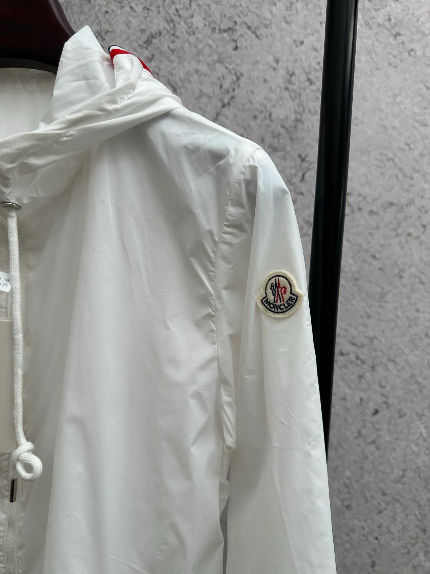 P370 💰Moncler/moncler/mask/windbreaker/hooded jacket/skin coat Original customized fabric Super soft nylon silky fabric Hardware original customized logo one to one Dual chip sensor: armband wash mark Original pure cashmere customized armband Top embroidery Genuine cashmere Cashmere label closest to genuine (reject fake cashmere/anti-cashmere label fake at first glance) Color: black, white Size: 1-5 yards (80-180 pounds)