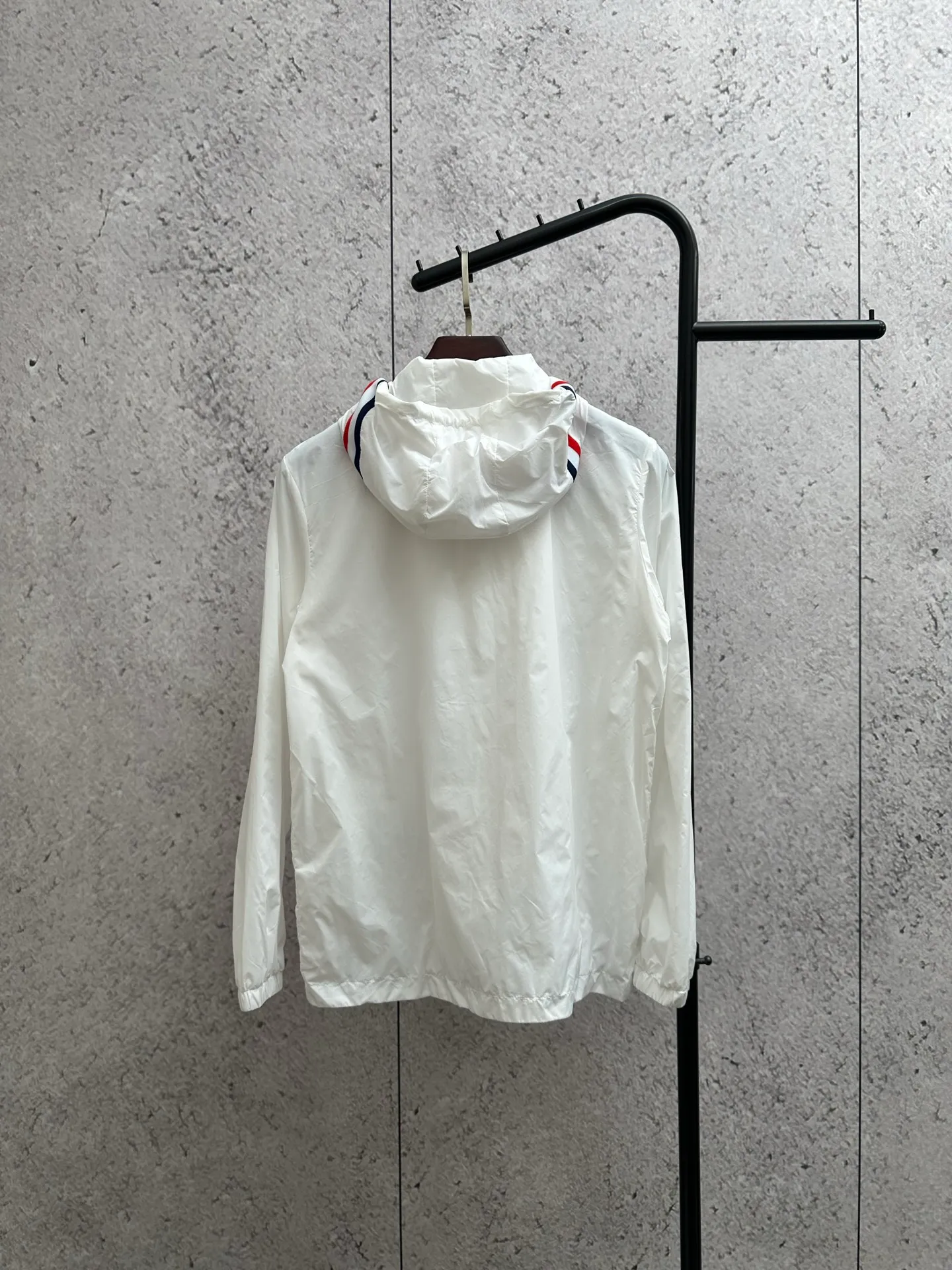 P370 💰Moncler/moncler/mask/windbreaker/hooded jacket/skin coat Original customized fabric Super soft nylon silky fabric Hardware original customized logo one to one Dual chip sensor: armband wash mark Original pure cashmere customized armband Top embroidery Genuine cashmere Cashmere label closest to genuine (reject fake cashmere/anti-cashmere label fake at first glance) Color: black, white Size: 1-5 yards (80-180 pounds)