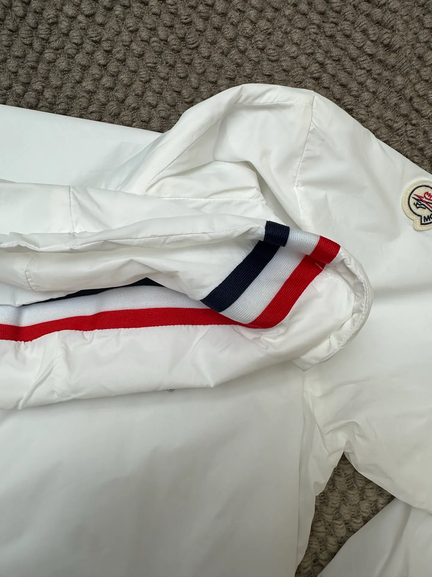 P370 💰Moncler/moncler/mask/windbreaker/hooded jacket/skin coat Original customized fabric Super soft nylon silky fabric Hardware original customized logo one to one Dual chip sensor: armband wash mark Original pure cashmere customized armband Top embroidery Genuine cashmere Cashmere label closest to genuine (reject fake cashmere/anti-cashmere label fake at first glance) Color: black, white Size: 1-5 yards (80-180 pounds)