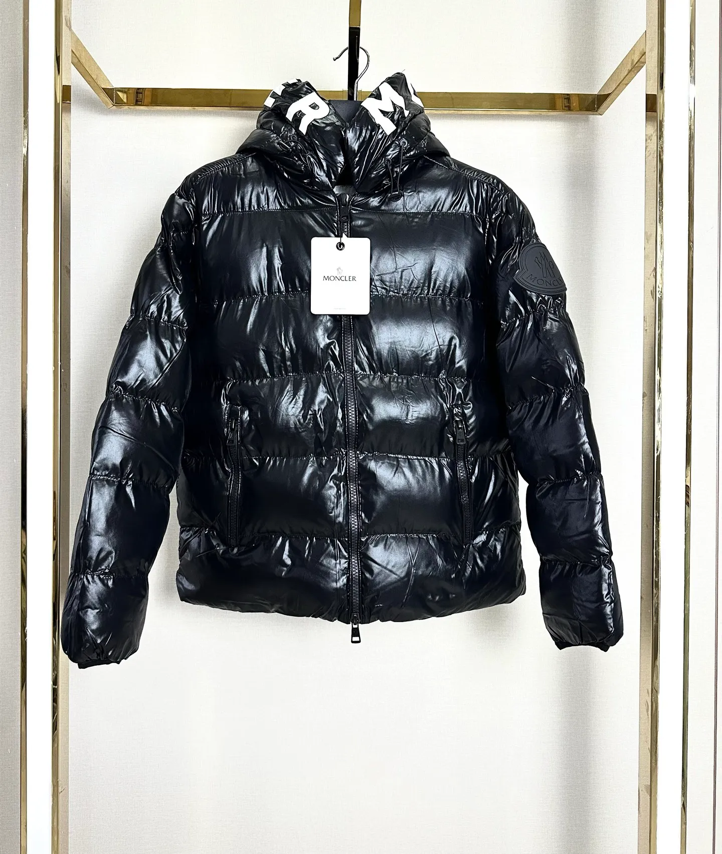 P400 Moncler/Mongolian salzman series autumn and winter new nylon waterproof casual down jacket, same style for men and women! The new model of the hooded fashionable down jacket combines tradition and innovation, bringing a unique sense of fashion to winter wear! Not only is it suitable for everyday wear, it's also ideal for outdoor activities! Original factory order, customized hardware, consistent restoration, full range of packaging, high-quality supply at cabbage price, color: black, white, navy, size: M-2XL