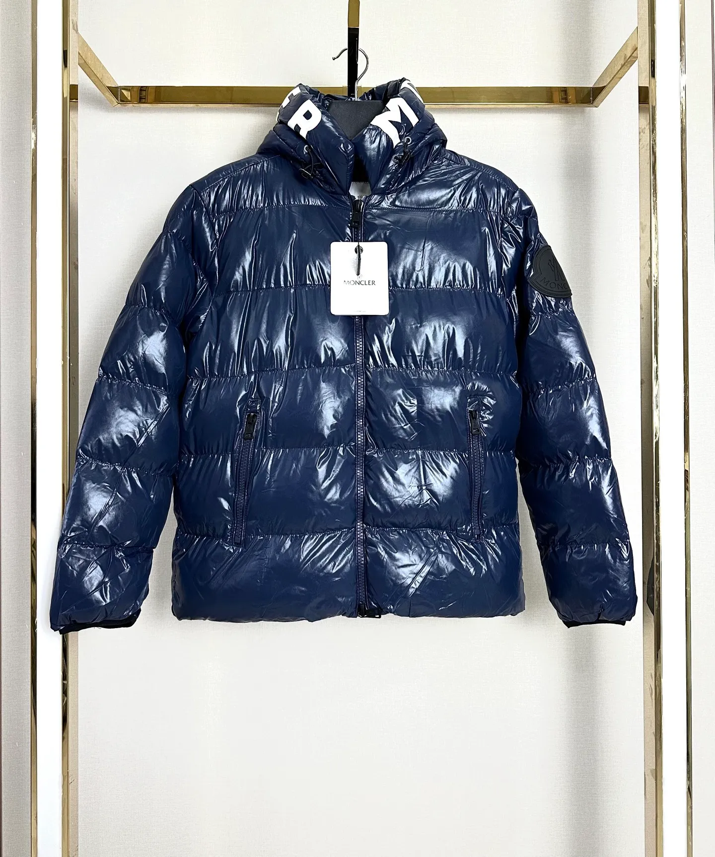 P400 Moncler/Mongolian salzman series autumn and winter new nylon waterproof casual down jacket, same style for men and women! The new model of the hooded fashionable down jacket combines tradition and innovation, bringing a unique sense of fashion to winter wear! Not only is it suitable for everyday wear, it's also ideal for outdoor activities! Original factory order, customized hardware, consistent restoration, full range of packaging, high-quality supply at cabbage price, color: black, white, navy, size: M-2XL
