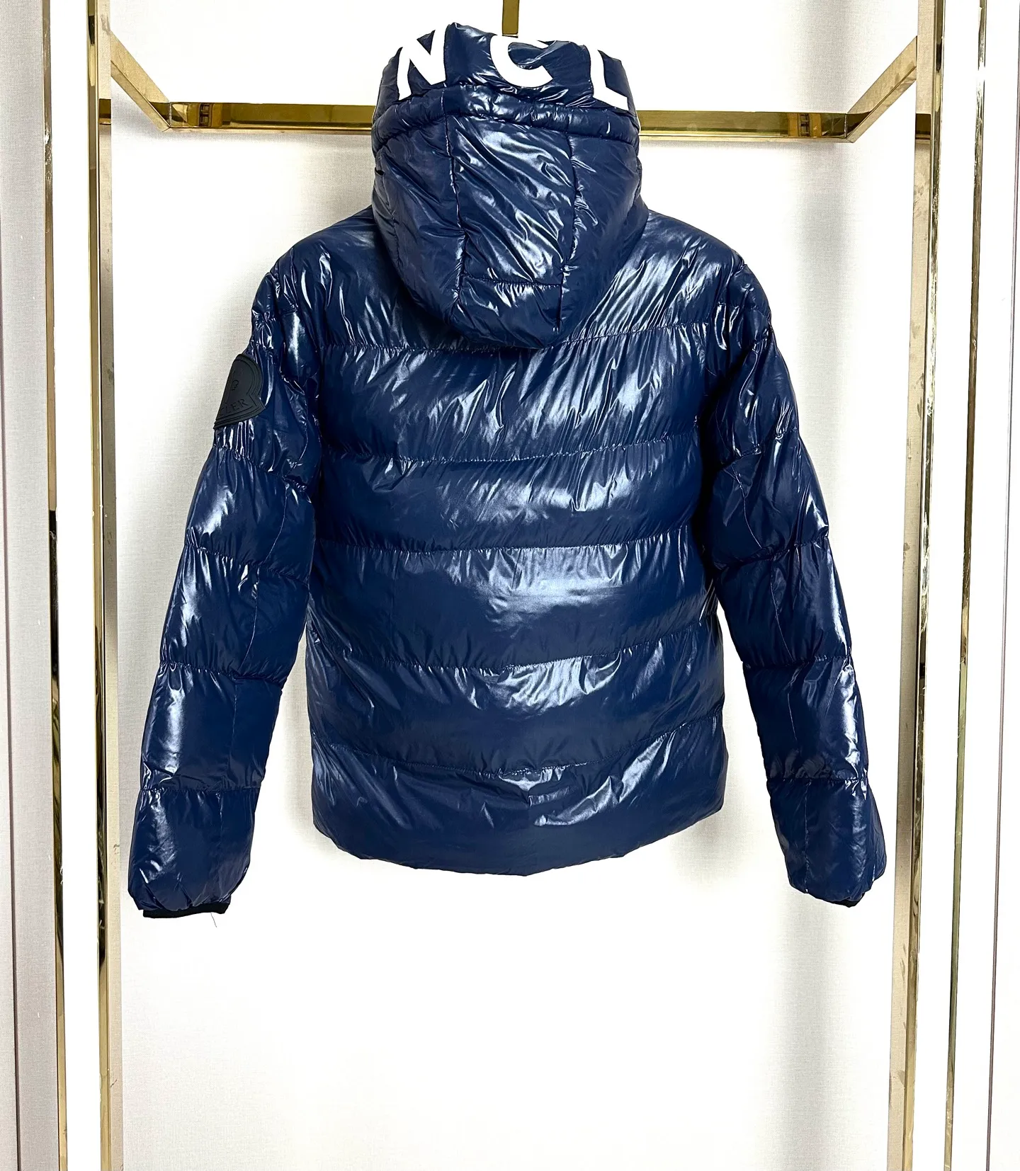 P400 Moncler/Mongolian salzman series autumn and winter new nylon waterproof casual down jacket, same style for men and women! The new model of the hooded fashionable down jacket combines tradition and innovation, bringing a unique sense of fashion to winter wear! Not only is it suitable for everyday wear, it's also ideal for outdoor activities! Original factory order, customized hardware, consistent restoration, full range of packaging, high-quality supply at cabbage price, color: black, white, navy, size: M-2XL