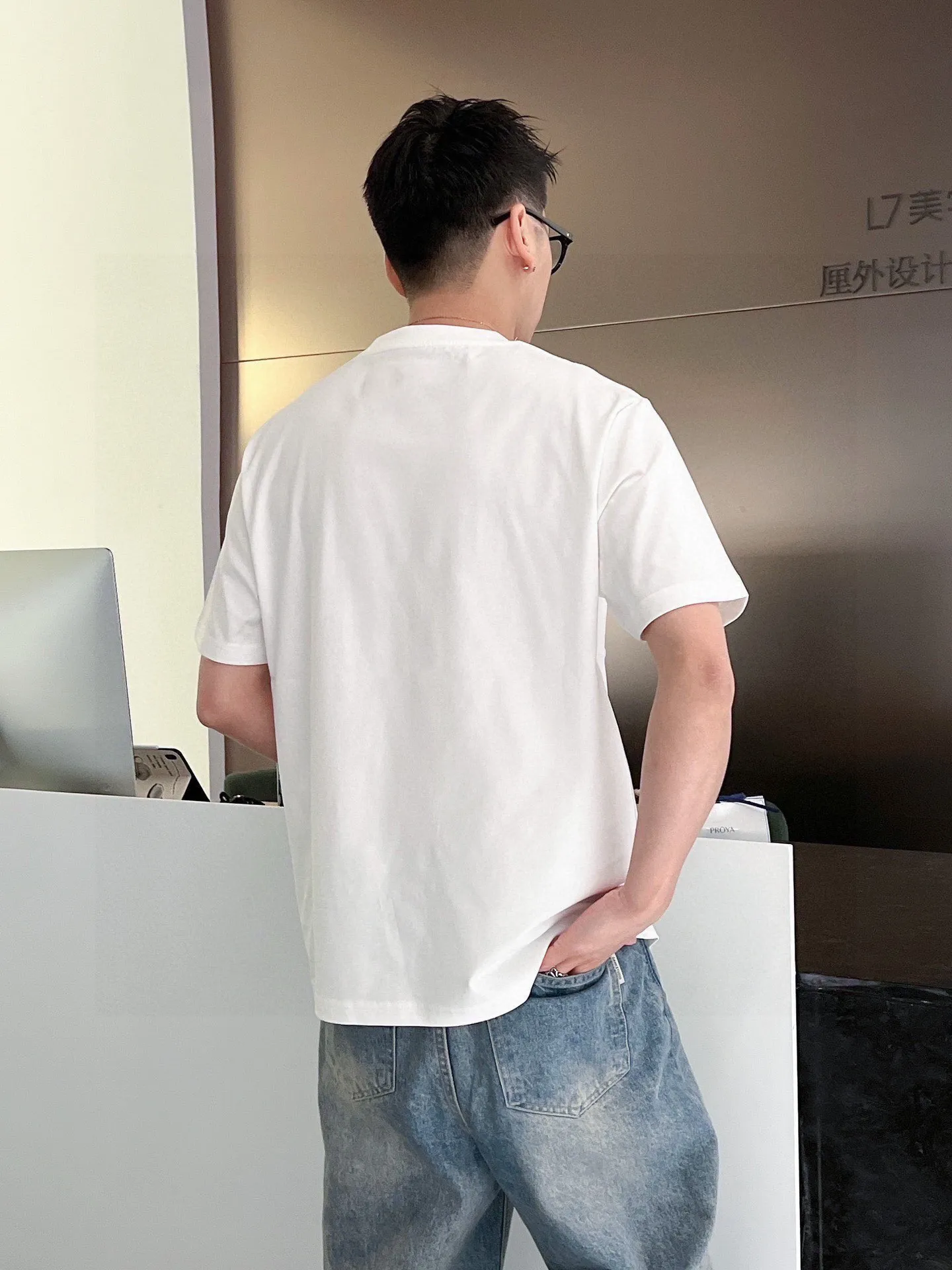 P140 Brand [MONCLER] (Good News for Fat People) original men's casual short-sleeved T-shirt, new product for spring and summer 2025, customized top-notch logo craftsmanship on the chest, matched with the entire details, quality and tailoring design are first-class, customized imported mercerized cotton fabric! Full of style, the color scheme is light and versatile. M-5XL (wear up to 220 pounds)