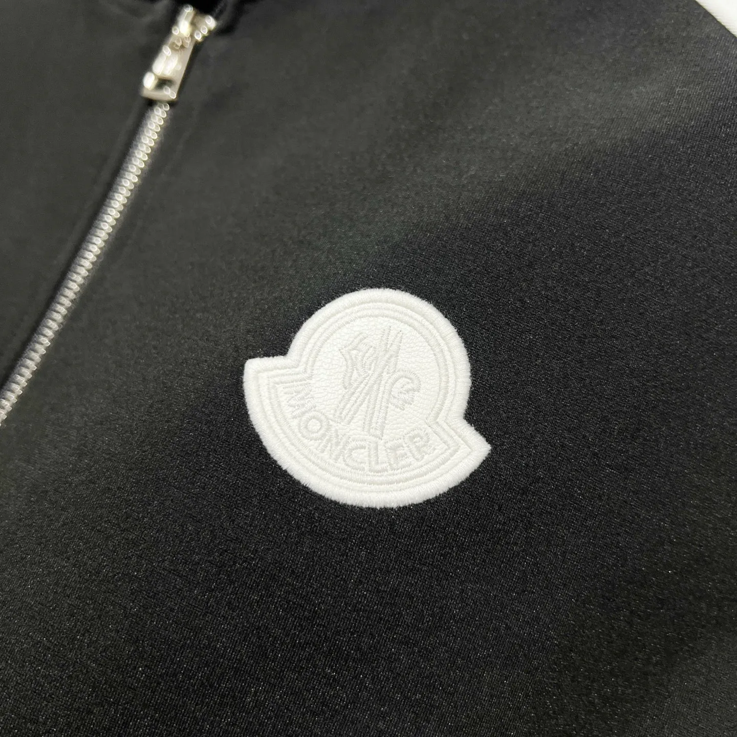 P270 MONCLER/Mask Customized fabric suit zipper jacket Color-blocking design embroidery🪡Micro-labeled LOGO hand sleeve webbing technology Official synchronization High version High quality Fashion personality Versatile trend Pure original quality Original fabric Hang tag Collar label Washed wheat Complete three labels Color: black and white. Black green. Black yellow. Size: S-2XL