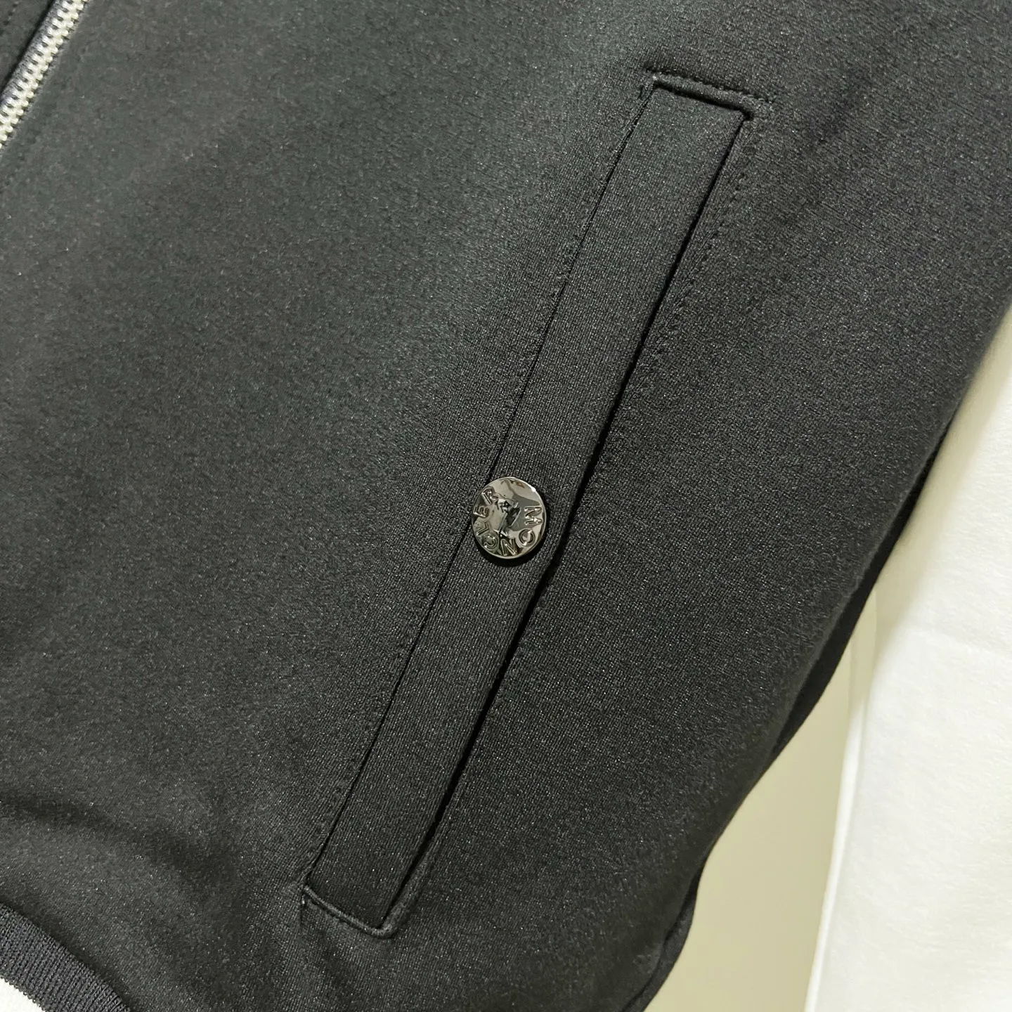 P270 MONCLER/Mask Customized fabric suit zipper jacket Color-blocking design embroidery🪡Micro-labeled LOGO hand sleeve webbing technology Official synchronization High version High quality Fashion personality Versatile trend Pure original quality Original fabric Hang tag Collar label Washed wheat Complete three labels Color: black and white. Black green. Black yellow. Size: S-2XL