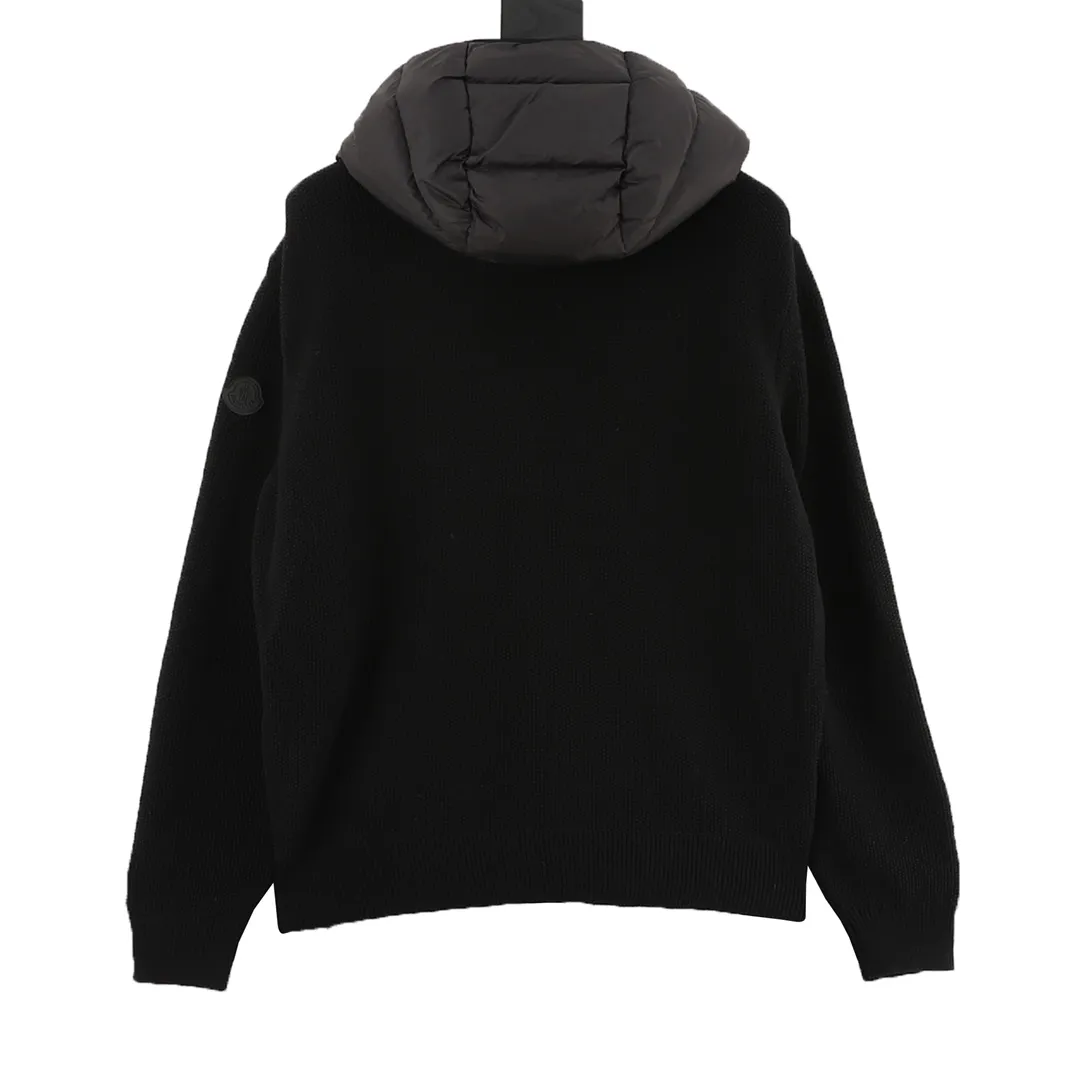 P760 MONCLER MC hooded brim embroidered woolen splicing hooded down jacket is made of 100% nylon fabric. It is woven into a tight and tough fabric through advanced textile technology. It improves the strength of the frame to effectively block the invasion of cold wind and locks in the warm air generated by the down layer. After tight weaving and special processing, it is waterproof and windproof. The surface forms a certain lotus leaf effect, and is wrinkle-resistant and not easily deformed, making it easy for daily care. It is mainly made of wool, combined with a small amount of nylon and spandex. The main body of wool ensures the warmth and comfort of the clothes. The addition of a small amount of nylon and spandex significantly improves the elasticity and wear resistance. The quilted letter logo on the brim uses contour quilting technology. The stitches are routed along the edge of the set outline, and the filler is compressed inside the letter graphic, so that the logo is three-dimensional and the pattern is clear. Filled with 90% selected white duck down and weighing 120g, it ensures fluffy, quick rebound, lightness and warmth. The ribbed cuffs fit the wrist comfortably while enhancing warmth retention. It is equipped with a fine and soft hood to enhance the experience when wearing it. Size：1-4