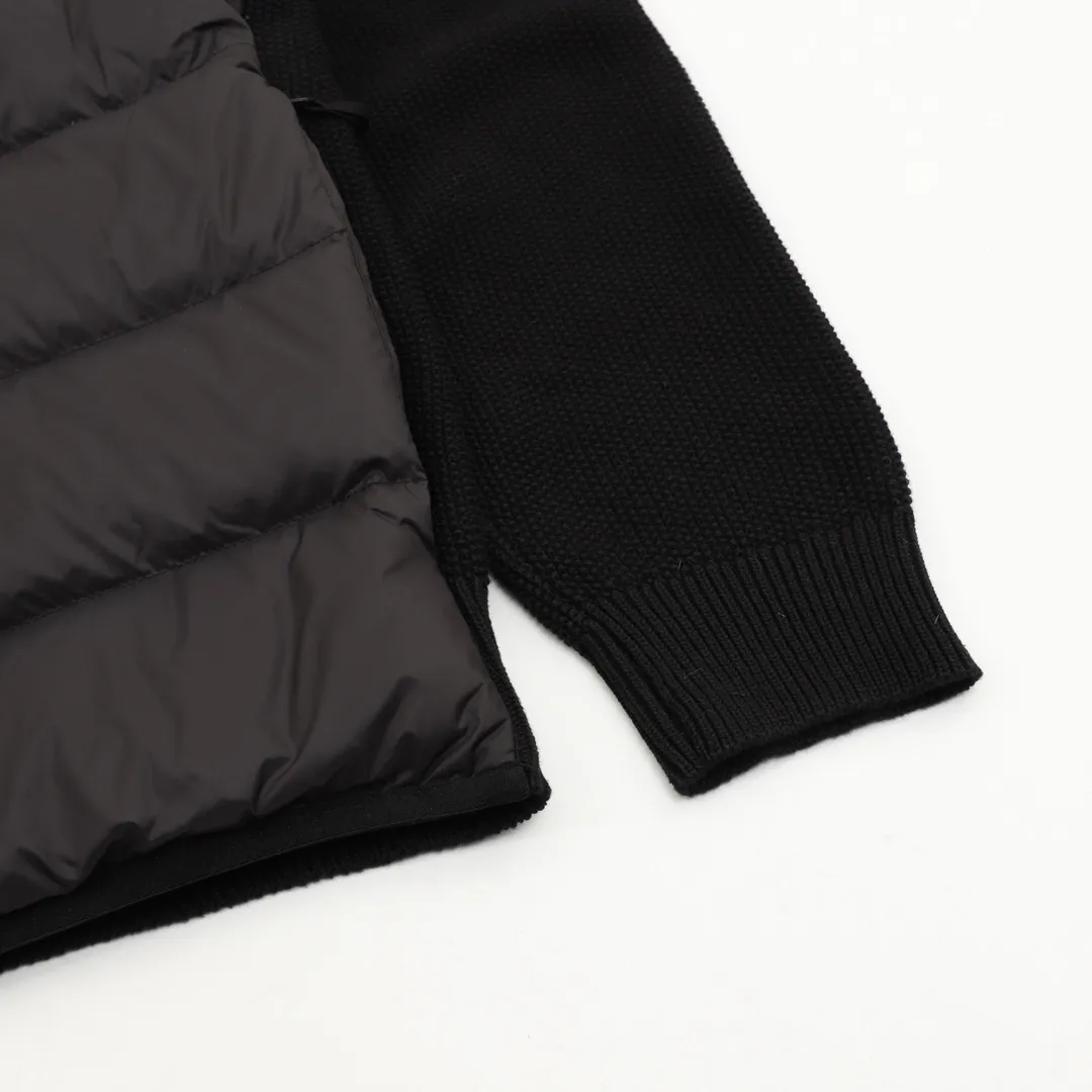 P760 MONCLER MC hooded brim embroidered woolen splicing hooded down jacket is made of 100% nylon fabric. It is woven into a tight and tough fabric through advanced textile technology. It improves the strength of the frame to effectively block the invasion of cold wind and locks in the warm air generated by the down layer. After tight weaving and special processing, it is waterproof and windproof. The surface forms a certain lotus leaf effect, and is wrinkle-resistant and not easily deformed, making it easy for daily care. It is mainly made of wool, combined with a small amount of nylon and spandex. The main body of wool ensures the warmth and comfort of the clothes. The addition of a small amount of nylon and spandex significantly improves the elasticity and wear resistance. The quilted letter logo on the brim uses contour quilting technology. The stitches are routed along the edge of the set outline, and the filler is compressed inside the letter graphic, so that the logo is three-dimensional and the pattern is clear. Filled with 90% selected white duck down and weighing 120g, it ensures fluffy, quick rebound, lightness and warmth. The ribbed cuffs fit the wrist comfortably while enhancing warmth retention. It is equipped with a fine and soft hood to enhance the experience when wearing it. Size：1-4