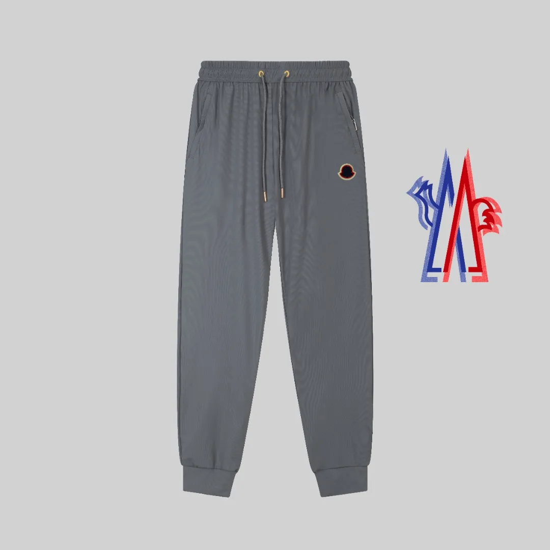 P230 Moncler spring and summer new model, two-color high-quality thin sports and leisure ice silk pants. Smooth, comfortable, anti-wrinkle and traceless pants. 🗯Soft texture, slightly elastic to the touch, cool ice silk pants. Waist elastic band, fashionable version design. 🗯 Neat and neat wiring, suitable for both sports and leisure! It can be easily controlled by all body types. Two classic colors are available. 🗯New summer product. Versatile and easy to match. The upper body is very simple, handsome and stylish. It can be easily controlled by men and women. Color: Black Gray Size: S-XL