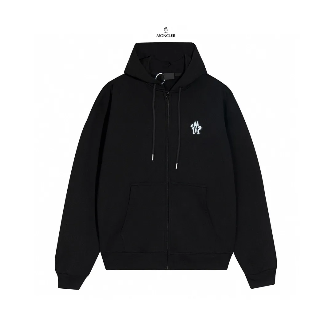 P260 Moncler 25 FW cardigan zipper sweatshirt is coming. The hooded series is convenient and practical to wear. It is exclusive and high-quality, and its texture is different from the market currency. Very cost-effective! Precision-woven terry cotton, the fabric is thick and warm. Size: M-3XL