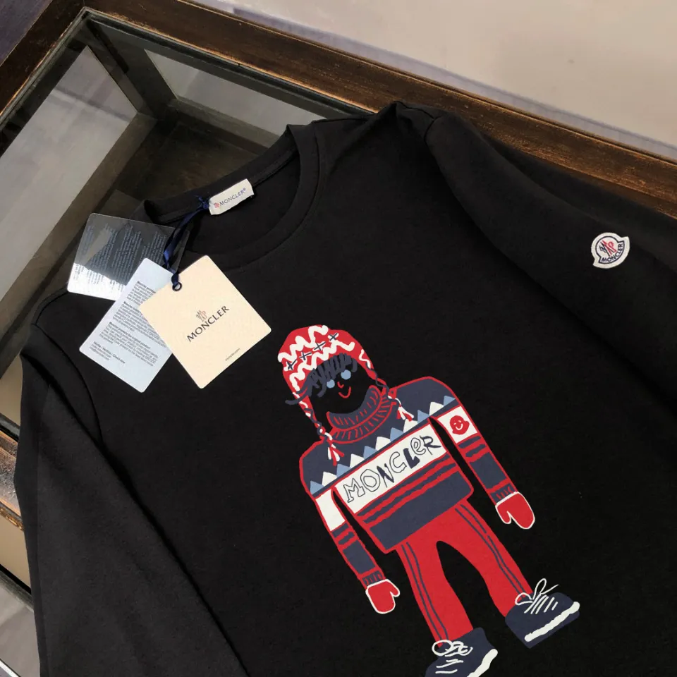 P180, a non-off-the-shelf model, you can trust it. Moncler printed long-sleeved T-shirt, 240g breathable cotton fabric, very soft and comfortable texture, does not shrink, does not deform, does not ball), can be worn alone as a base layer. Original customized accessories, collar label, care mark, hangtag, packaging (perfect details) Color: White Black Size: XS S M L