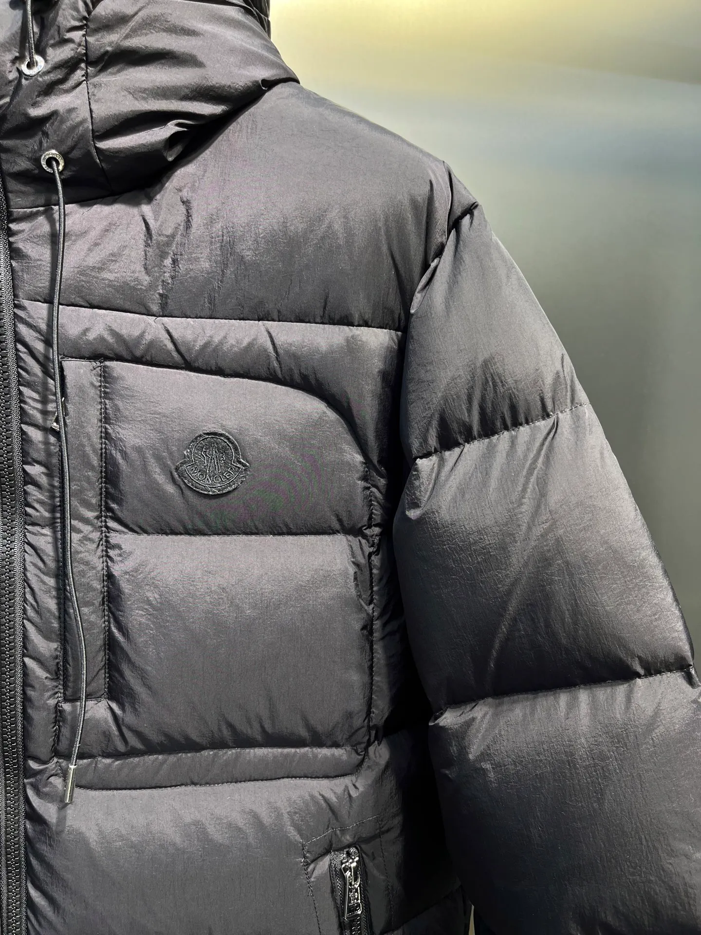 P1020 moncler 🌟2025 new autumn and winter down jacket. Original 1:1 custom-made hardware accessories, all imported and original customization. Welcome to compare at the counter. Absolutely high quality. Made of top-grade 90 white duck down. Super soft. Full and fluffy. Super heavy workmanship. Fabric workmanship and perfect shape. Note that the fabric is super comfortable. Exclusive model. Non-market goods. Same sizes for men and women.  size: 12345