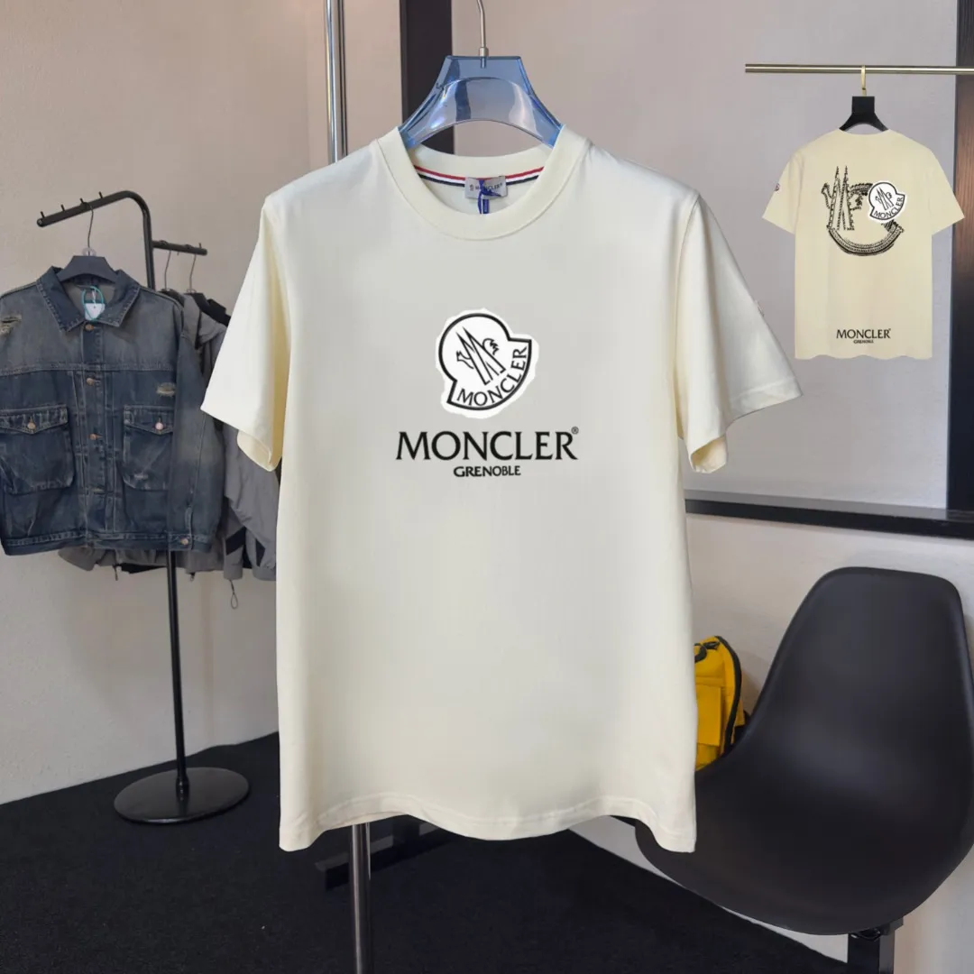 P140 Upgraded version "Mobile phone smart sensor ~ NFC chip armband ~ Direct access to the official website for anti-counterfeiting" "Moncler ~ Mouth Mouth" 2025 new high-quality round neck short-sleeved T-shirt. The cuffs have imported embroidered labels. Customized dyeing, very comfortable to touch. Super versatile and good-looking short-sleeved. Complete with three labels. Non-market ordinary version. Feel free to compare. Quality is absolutely guaranteed! ‼ First of all, this original fabric is all custom-woven with 32-count double yarn fabric, 250G, and the weight is the same‼ Fine workmanship, double waistcoat method, double waistcoat method, double waistcoat method makes the whole dress more three-dimensional, which is not a craft that ordinary T-shirts can achieve🤪 Size: S-M-L-XL-2XL Color: black, white, apricot, same style for men and women