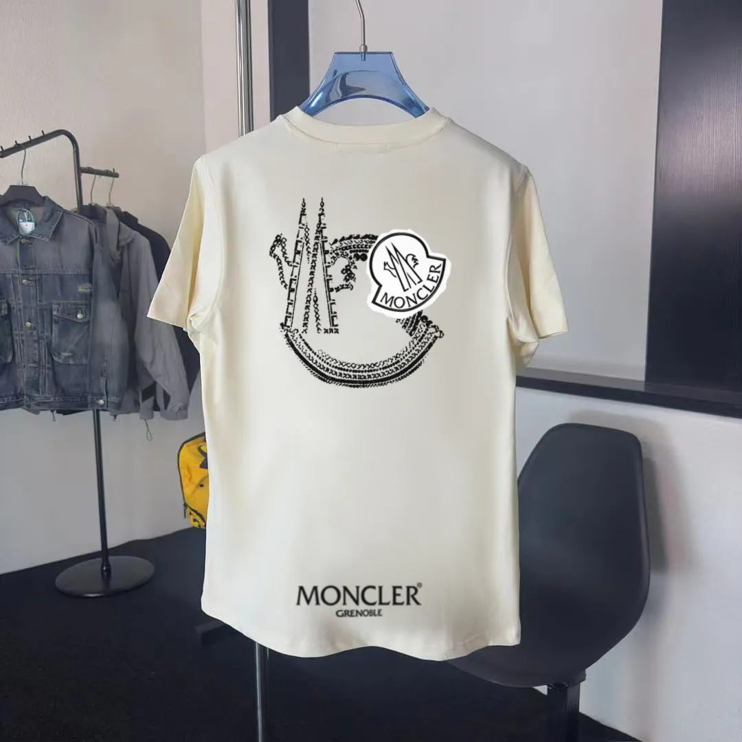 P140 Upgraded version "Mobile phone smart sensor ~ NFC chip armband ~ Direct access to the official website for anti-counterfeiting" "Moncler ~ Mouth Mouth" 2025 new high-quality round neck short-sleeved T-shirt. The cuffs have imported embroidered labels. Customized dyeing, very comfortable to touch. Super versatile and good-looking short-sleeved. Complete with three labels. Non-market ordinary version. Feel free to compare. Quality is absolutely guaranteed! ‼ First of all, this original fabric is all custom-woven with 32-count double yarn fabric, 250G, and the weight is the same‼ Fine workmanship, double waistcoat method, double waistcoat method, double waistcoat method makes the whole dress more three-dimensional, which is not a craft that ordinary T-shirts can achieve🤪 Size: S-M-L-XL-2XL Color: black, white, apricot, same style for men and women