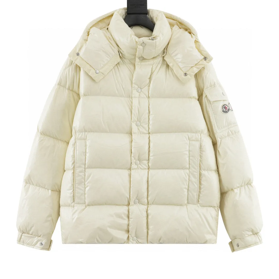 P780 Moncler/Moncler 70th Anniversary Limited Edition Short Down Jacket (filled with 90% large white duck down) Non-commercial version, undoubtedly the top version, ceiling level 𝗠𝗼𝗻𝗰1𝗲𝗿｜Moncler Maya 70th Anniversary Limited Edition/Short Down Jacket Description: 𝗠𝗼𝗻𝗰𝗲𝗿 Maya down jacket is specially reinterpreted to celebrate the 70th anniversary of 𝗠𝗼𝗻𝗰𝗲𝗿, with new colors reviving the iconic silhouette. A classic example of the brand's DNA, it's made from shiny lacquered nylon and embellished with signature rectangular quilting. A classic cropped design that transcends seasons and styles, it features a statement silhouette, removable hood and adjustable hem. The sleeves are decorated with the brand's signature classic patch pockets and a patchwork logo designed to celebrate the 70th anniversary.  Top quality, filled with 90% standard large white duck down, high-end quality one-to-one customized hardware, specific fabrics, specific black lacquered fabrics!  Style number: A92# Color: black white gray green Size: 1-5