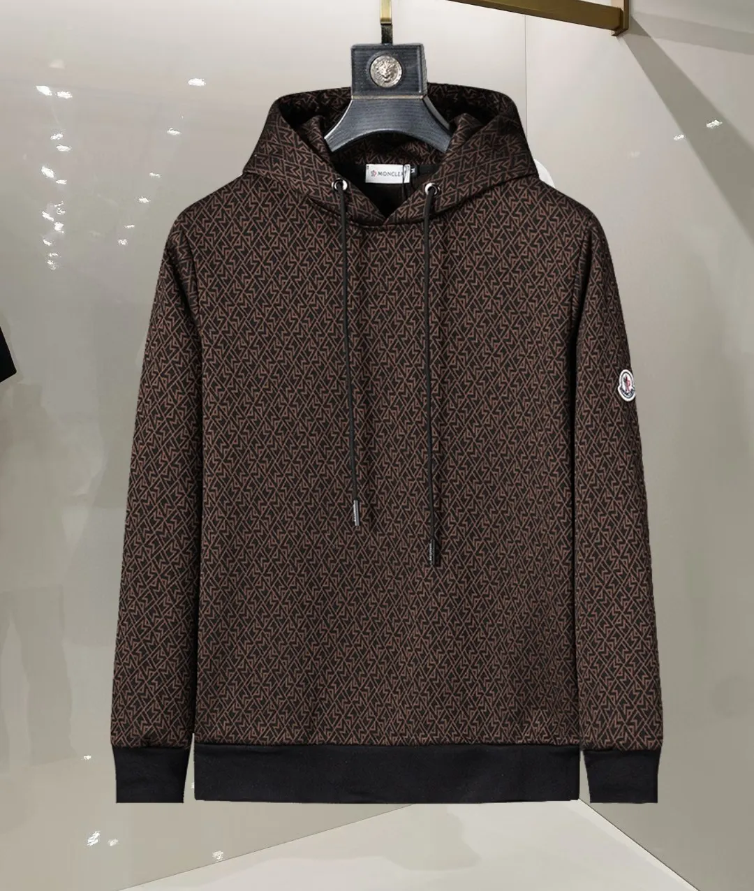 P540 🌸🌸🌸🌸 Moncler 2025 new autumn and winter suit High quality, top version trading company channel order, exclusive overseas boutique sale, classic is eternal, it is definitely worth buying! This type of suit is also a must-have. You don’t have to think about how to match it, you can just get it in one set! Customized fabric, smooth to the touch, yet stiff and stylish, giving the upper body a full texture! The overall design is simple and elegant without losing style. It has a strong sense of upper body and is definitely at the forefront of fashion. It is very comfortable to wear. There is no need to say much about the style and cut of the pants. The upper body is exquisite and vivid. It is a truly top-notch casual suit that can be used in various occasions whether it is sports or leisure time! ! !   Three complete standards Color: Picture color Size: M, L, xL, xxL, xxxL