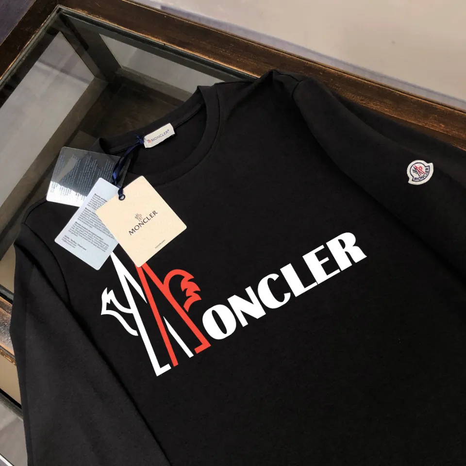 P180, a non-off-the-shelf model, you can trust it. Moncler printed long-sleeved T-shirt, 240g breathable cotton fabric, very soft and comfortable texture, does not shrink, does not deform, does not ball), can be worn alone as a base layer. Original customized accessories, collar label, care mark, hangtag, packaging (perfect details) Color: White Black Size: XS S M L