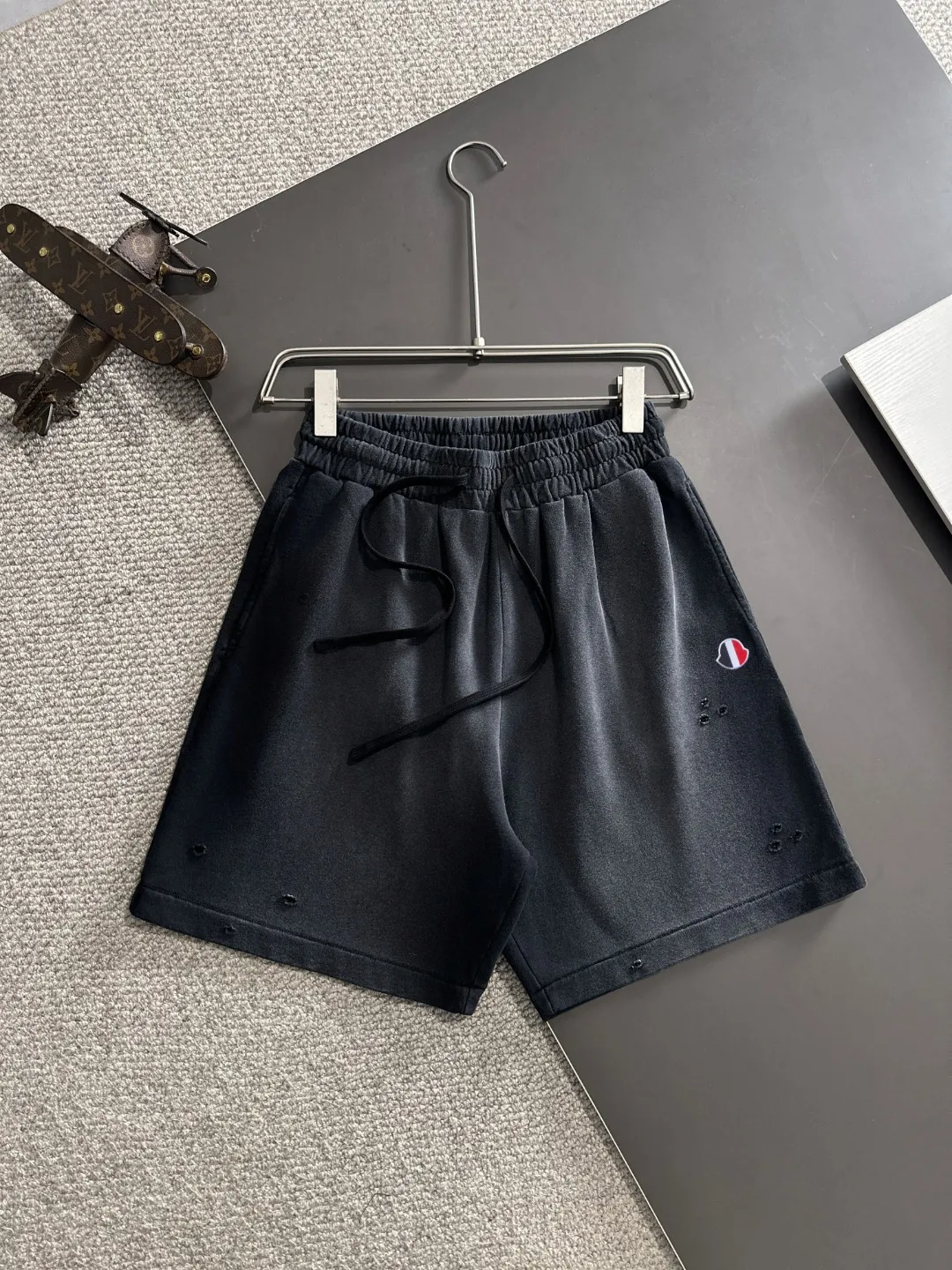 Next day shipping P460 MONCLER/Mongolian high quality 2025 spring and summer new casual heavy industry suit exclusively developed by yb! High quality production! Imported custom-made fabrics for foreign orders, with high breathability and comfort, impeccable details, brand element design concept, delicate and soft feel! It presents a casual cut and the upper body shape is great! On sale simultaneously on the official website! From a high-end men's positioning brand, the low-key luxury taste is irresistible! Exquisite workmanship and impeccable quality! The overall style is simple, fashionable and timeless, fully meeting the requirements of stylish and tasteful dressing! Size: S-XXL