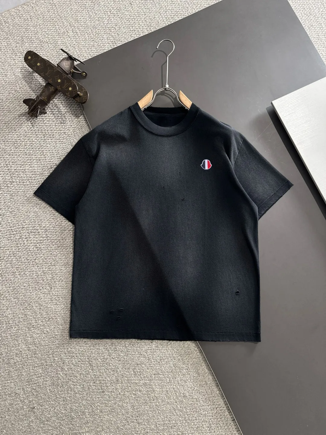 Next day shipping P460 MONCLER/Mongolian high quality 2025 spring and summer new casual heavy industry suit exclusively developed by yb! High quality production! Imported custom-made fabrics for foreign orders, with high breathability and comfort, impeccable details, brand element design concept, delicate and soft feel! It presents a casual cut and the upper body shape is great! On sale simultaneously on the official website! From a high-end men's positioning brand, the low-key luxury taste is irresistible! Exquisite workmanship and impeccable quality! The overall style is simple, fashionable and timeless, fully meeting the requirements of stylish and tasteful dressing! Size: S-XXL
