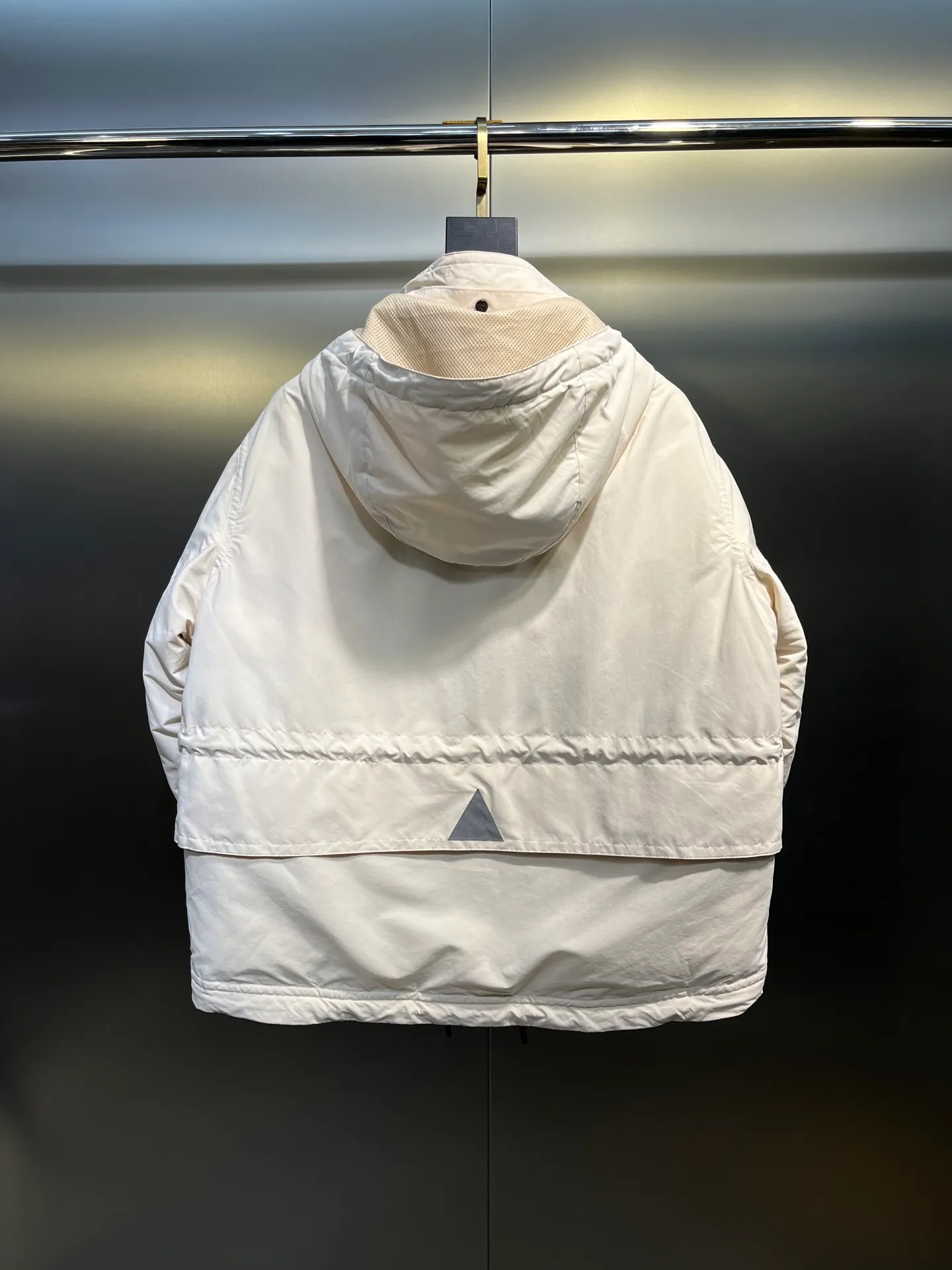 P1000 moncler⭐️ New down jacket for autumn and winter. Original custom-made hardware and accessories. All imported and original customization. Welcome to compare. Absolutely high quality. Made of top-grade 90 white goose down. Super soft. Filled with fluffy and full feathers. Super heavy-duty. Fabric workmanship. 👍Perfect version. Fabric is super comfortable. Exclusive model. Non-market product. Women's size.  Size; 00 0 1 2 (00 is the smallest size)