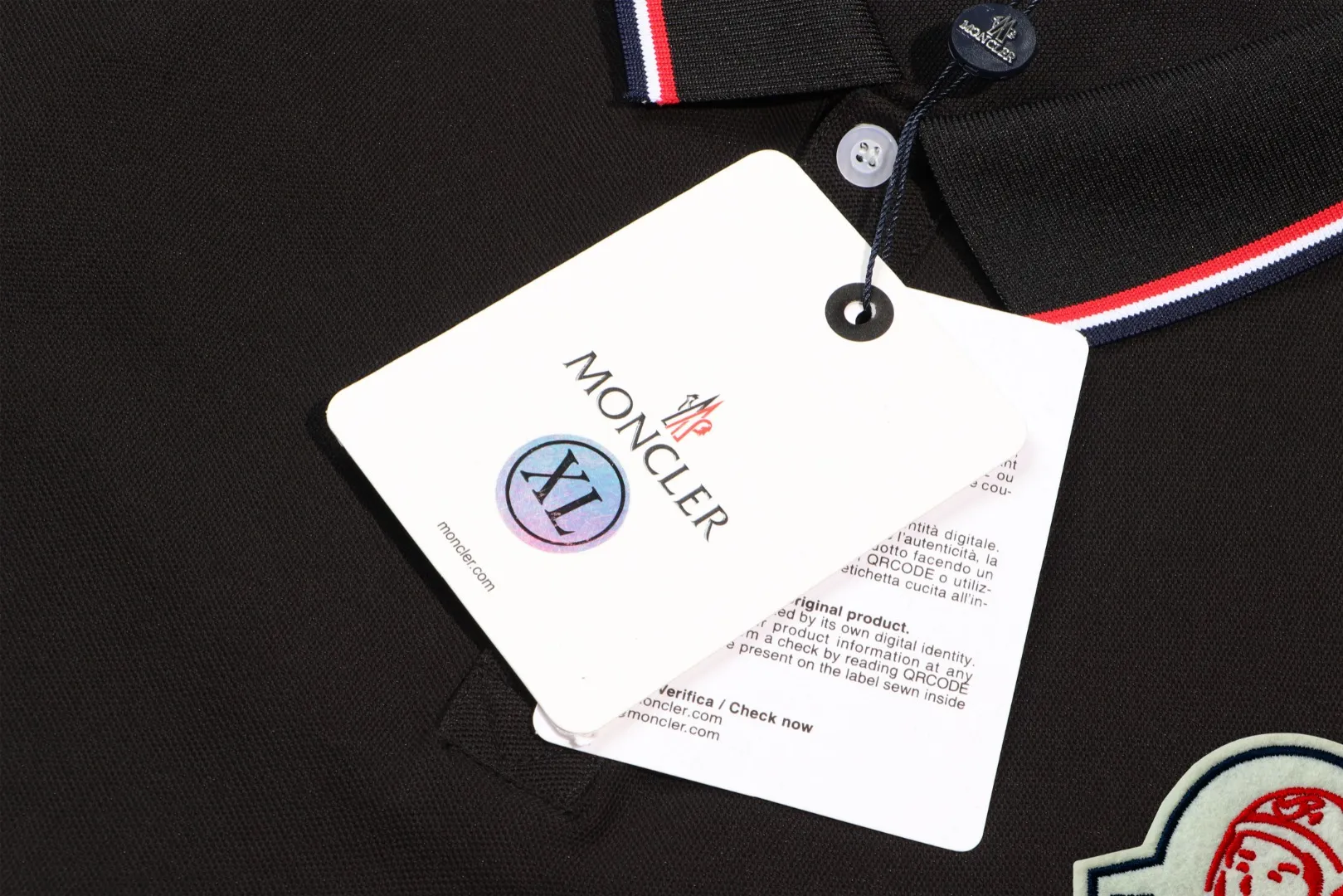 P200 New in stock】𝐌𝐎𝐍𝐂𝐋𝐄𝐑~Mengkou #2024 Early spring new high-quality lapel long-sleeved POLO shirt, counter-customized fabrics with high breathability and comfort, impeccable details, the brand's simple element design concept, reflecting high quality. It feels delicate and soft! It presents a casual cut and the upper body shape is great! The chest is filled with three-dimensional embroidery of the brand LOGO to highlight quality and luxury. Color: black, white Size: M~L~XL~2XL~3XL