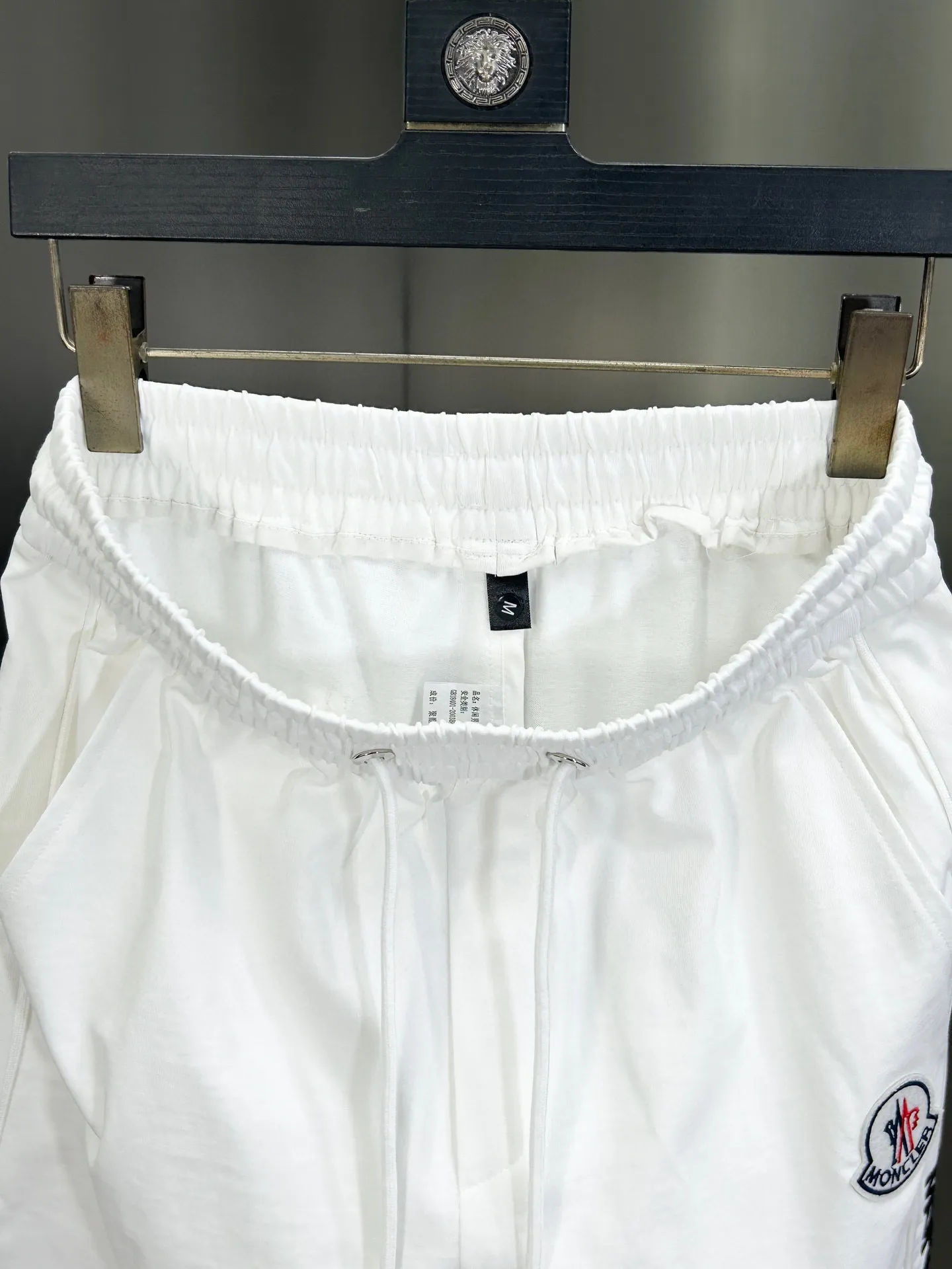 P560 Brand [MONCLER Mouth Covered] 2025 round neck short-sleeved shorts suit. The pure cotton fabric upper body will not be stuffy, the smooth and comfortable skin-friendly effect is more breathable, the fabric has its own texture, classic logo technology, a new interpretation from a unique angle, the first choice for fashion and versatility! Size: M-3XL (maximum wear: 190 pounds)