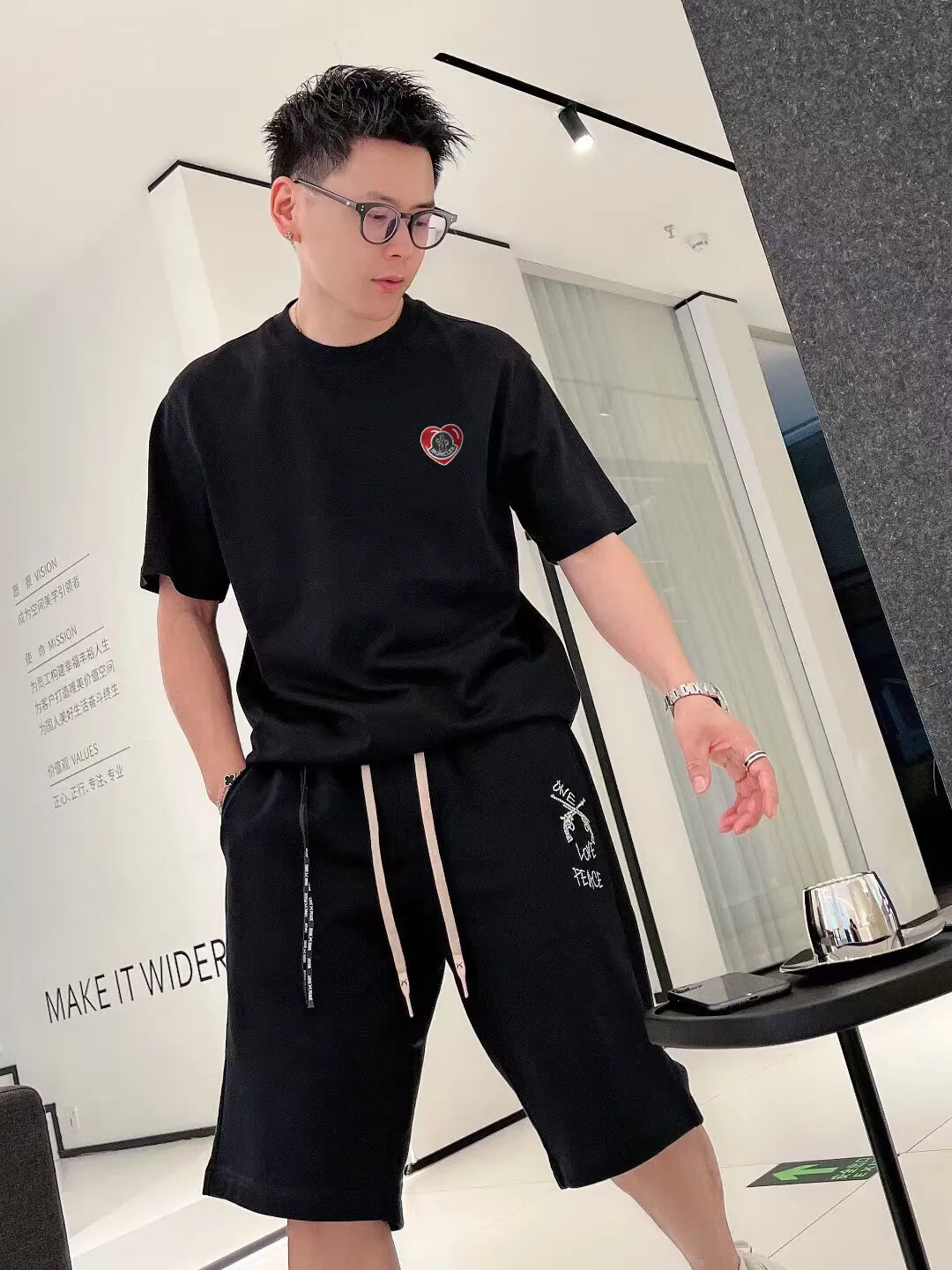 P150 🔥[MONCLER] 2024FW short-sleeved T-shirt, love embroidery technology, high-end 32s double yarn 260g fabric, heavy fabric, custom stretcher rib, same vat and dye, complete three standards, same style for men and women, color: black, white, size: S M L XL XXL