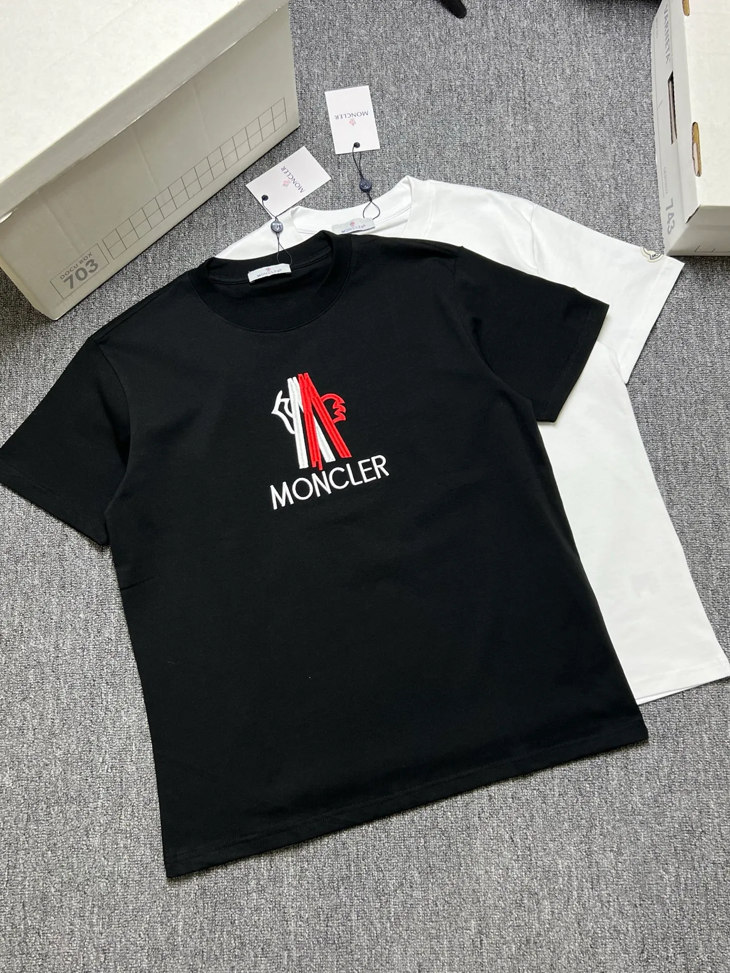 P160 MONCLER short-sleeved T-shirt Color: black white Size xs-L a Fabric: 280g