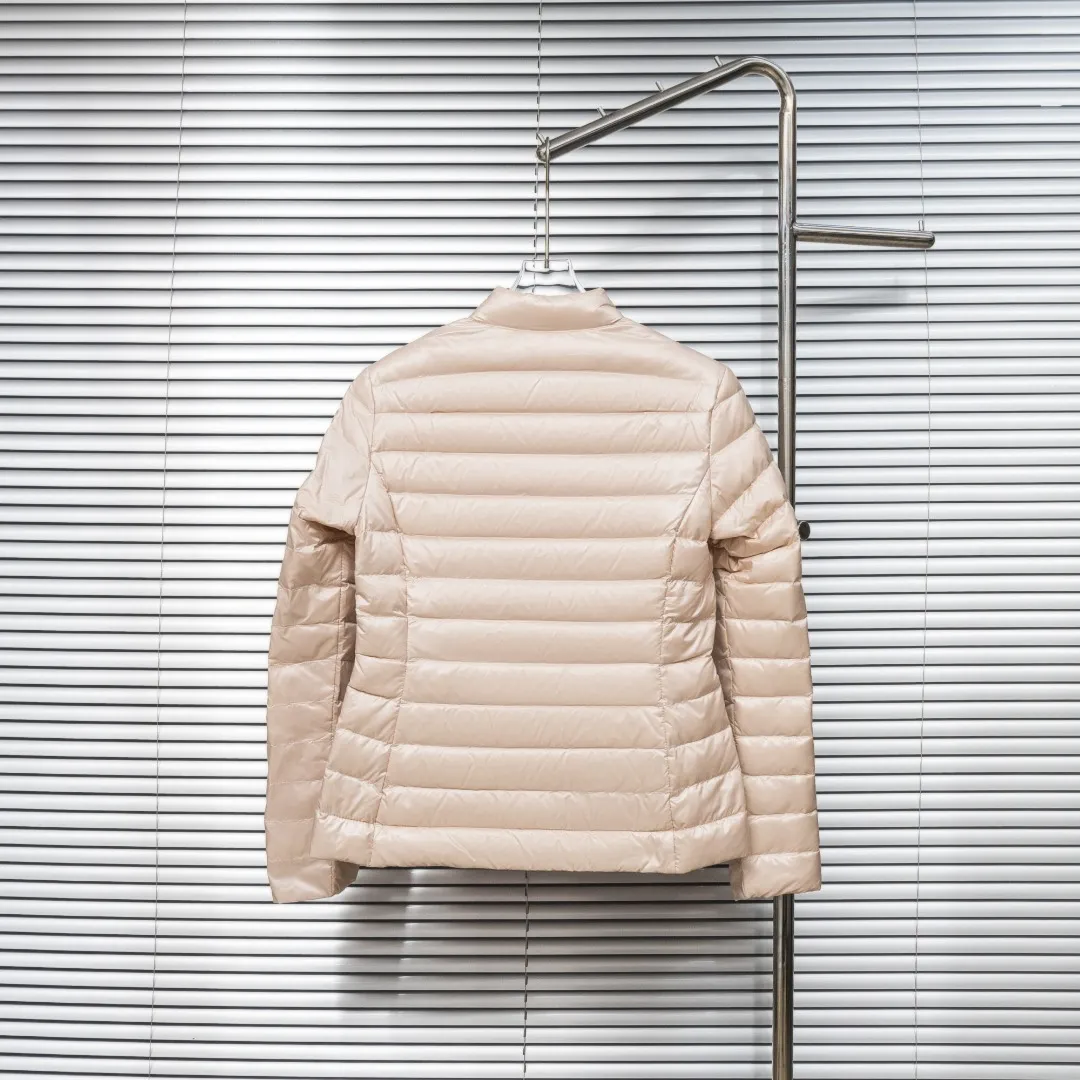 P720 top version (different currencies) Style: Moncler Moncler IGELLE series solid color zipper slim fit and thin waist rib down jacket (all made of national standard 90 goose down, sizes are all authentic digital sizes) Color: picture color Size: 1-2-3-4 Fabric: 90 goose down Accessories: full set of customized accessories No gender distinction, same style for men and women