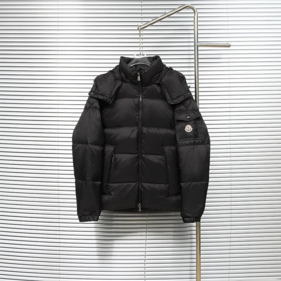 P920 top version (different currencies) Style: Moncler Moncler FW25 Couyere Hooded Short Down Jacket New Maya hooded zipper down jacket (all made of national standard 90 goose down, sizes are all authentic digital sizes) Color: Picture color Size: 1-2-3-4-5 Fabric: 90 goose down Accessories: Full set of customized accessories No gender distinction, same style for men and women
