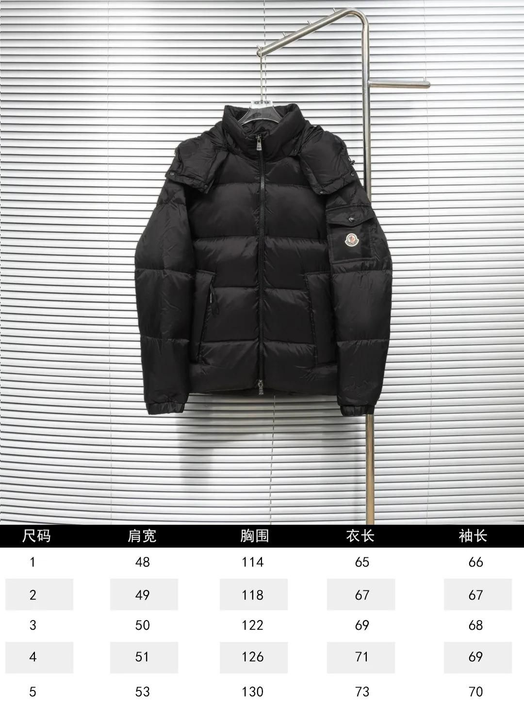 P920 top version (different currencies) Style: Moncler Moncler FW25 Couyere Hooded Short Down Jacket New Maya hooded zipper down jacket (all made of national standard 90 goose down, sizes are all authentic digital sizes) Color: Picture color Size: 1-2-3-4-5 Fabric: 90 goose down Accessories: Full set of customized accessories No gender distinction, same style for men and women