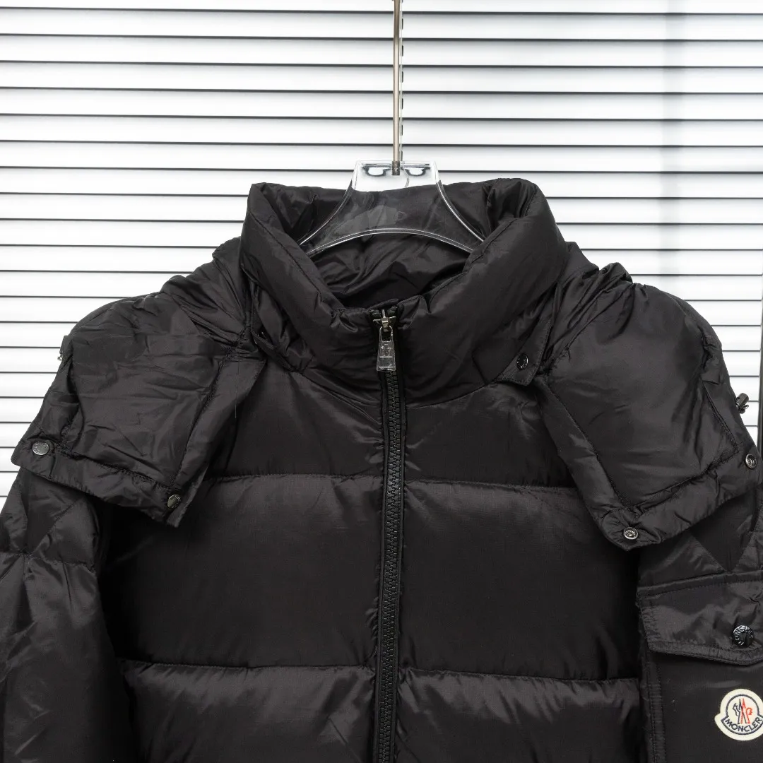 P920 top version (different currencies) Style: Moncler Moncler FW25 Couyere Hooded Short Down Jacket New Maya hooded zipper down jacket (all made of national standard 90 goose down, sizes are all authentic digital sizes) Color: Picture color Size: 1-2-3-4-5 Fabric: 90 goose down Accessories: Full set of customized accessories No gender distinction, same style for men and women