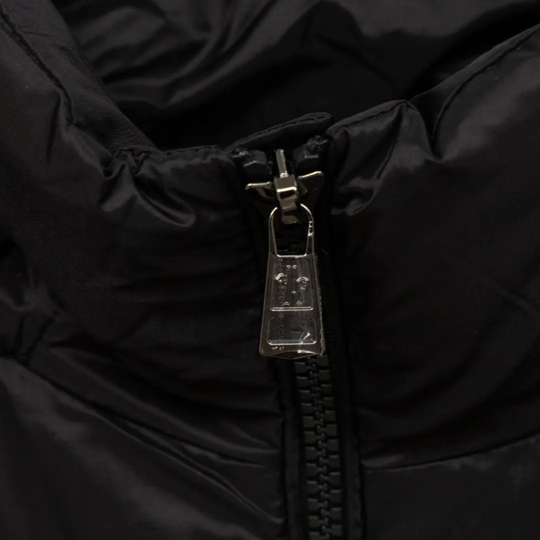 P920 top version (different currencies) Style: Moncler Moncler FW25 Couyere Hooded Short Down Jacket New Maya hooded zipper down jacket (all made of national standard 90 goose down, sizes are all authentic digital sizes) Color: Picture color Size: 1-2-3-4-5 Fabric: 90 goose down Accessories: Full set of customized accessories No gender distinction, same style for men and women