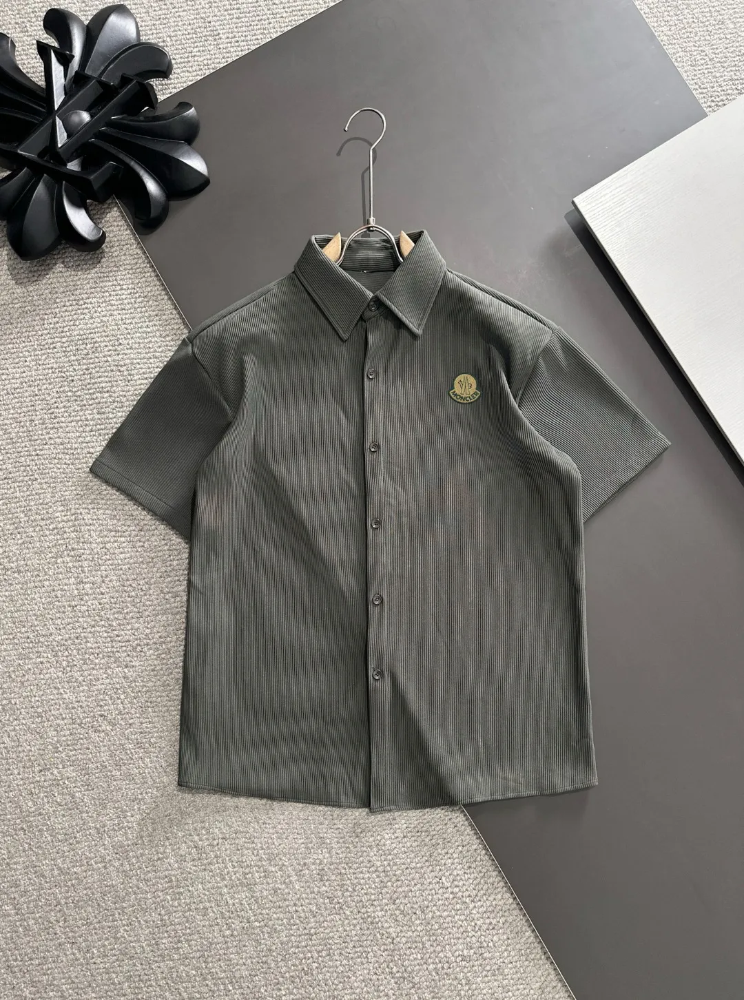 Next day shipping P520 MONCLER/Mongolian high quality 2025 spring and summer new casual heavy industry trousers suit exclusively developed by yb! High quality production! Imported custom-made fabrics for foreign orders, with high breathability and comfort, impeccable details, brand element design concept, delicate and soft feel! It presents a casual cut and the upper body shape is great! On sale simultaneously on the official website! From a high-end men's positioning brand, the low-key luxury taste is irresistible! Exquisite workmanship and impeccable quality! The overall style is simple, fashionable and timeless, fully meeting the requirements of stylish and tasteful dressing! Size: M-XXXL