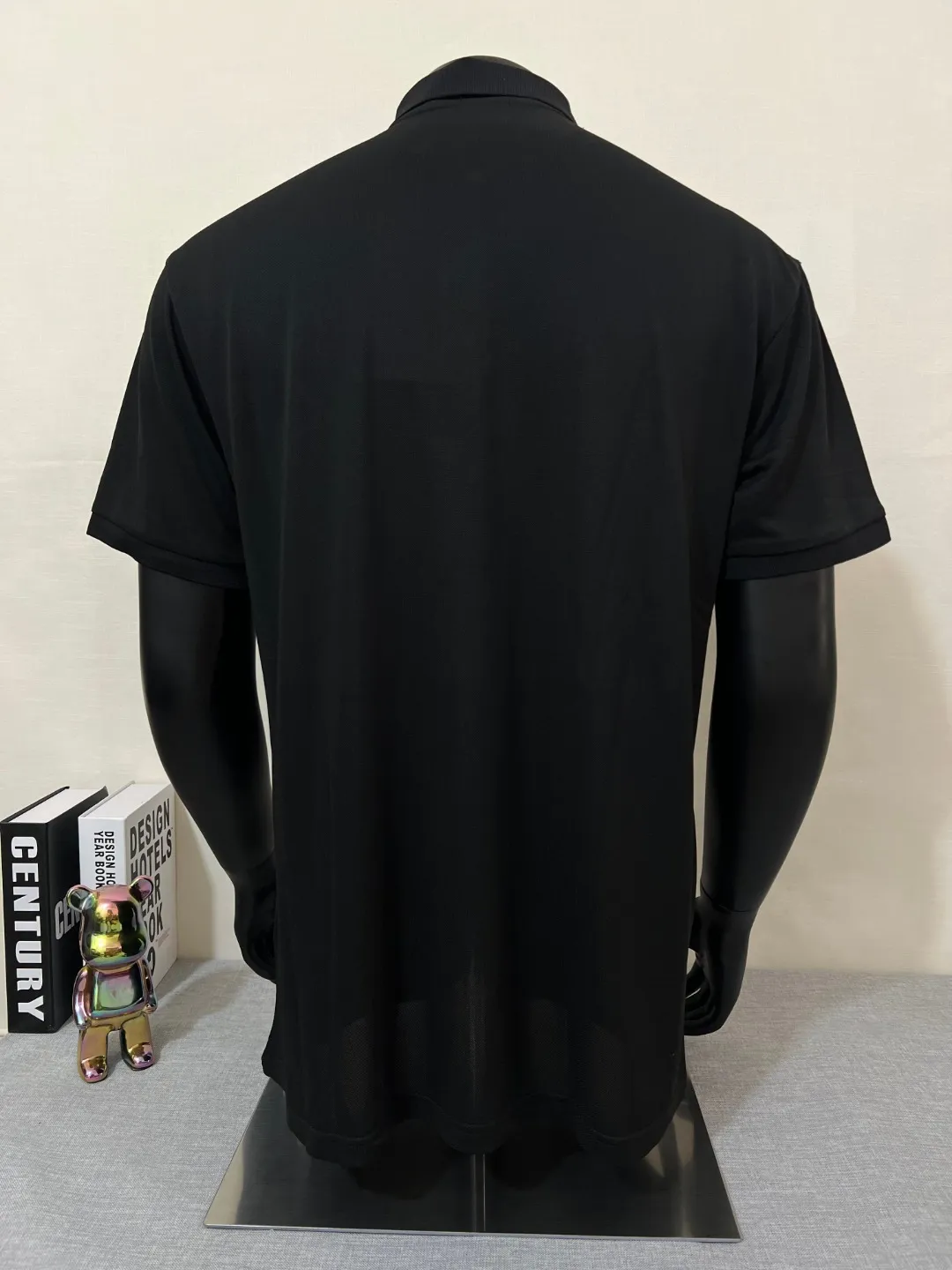 P150 MONCLER 2025ss summer ice silk quick-drying polo shirt, double-label commemorative version synchronized with the official website, short-sleeved T-shirt customized with the same vat-dyed fabric, very comfortable to the touch, light and breathable with a stylish upper body, the latest spring and summer brick cabinet synchronization, logo details in place, original clothing with nfc scan code identification, very versatile style, first choice for business people, wearing a business-sound temperament, a must-have, hangtag Collar label: washed wheat, complete with three labels, color: black, white; size XS-2XL [regular version]